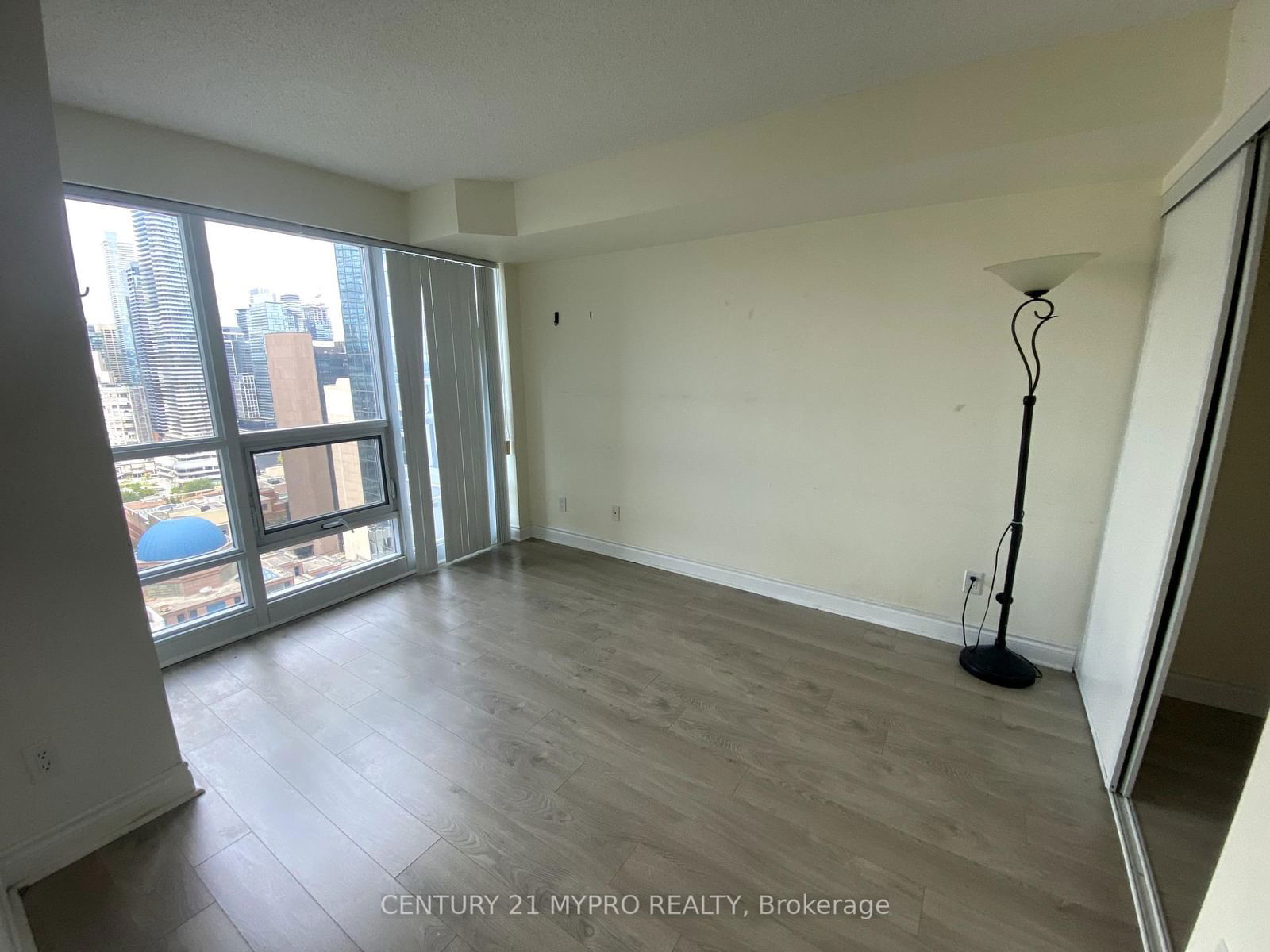 763 Bay St, unit 3212 for rent