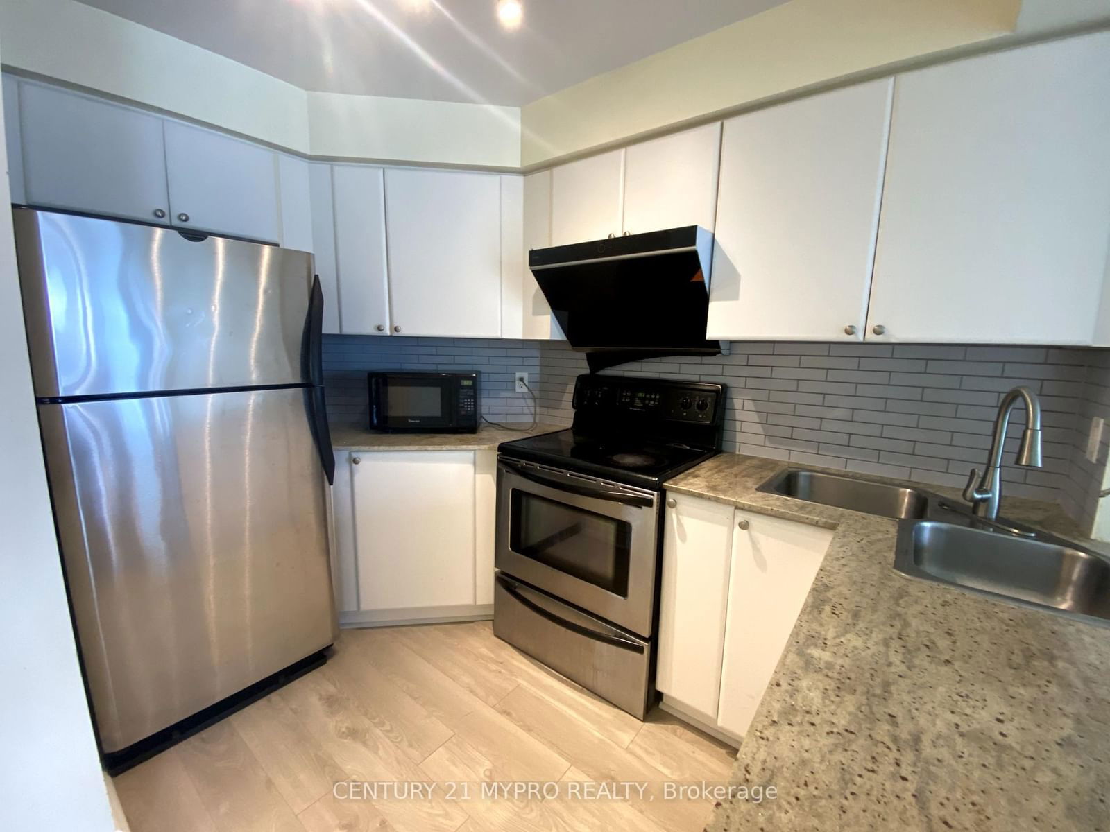 763 Bay St, unit 3212 for rent - image #4