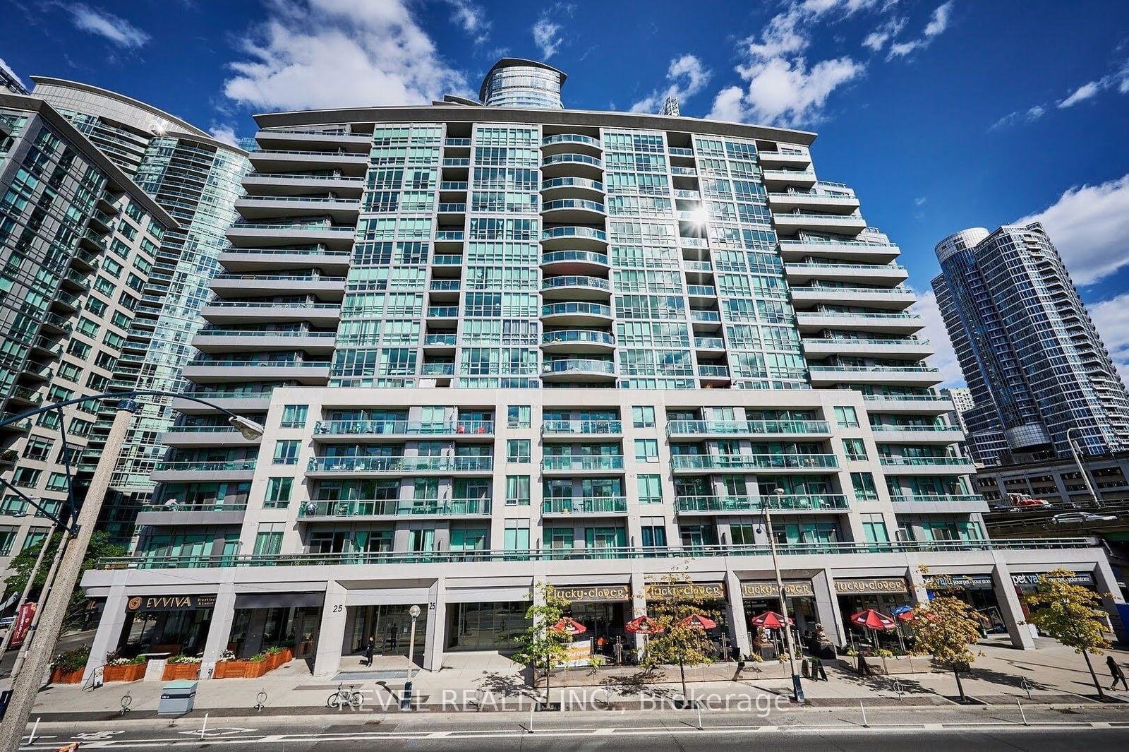 25 Lower Simcoe St, unit PH 02 for rent - image #1