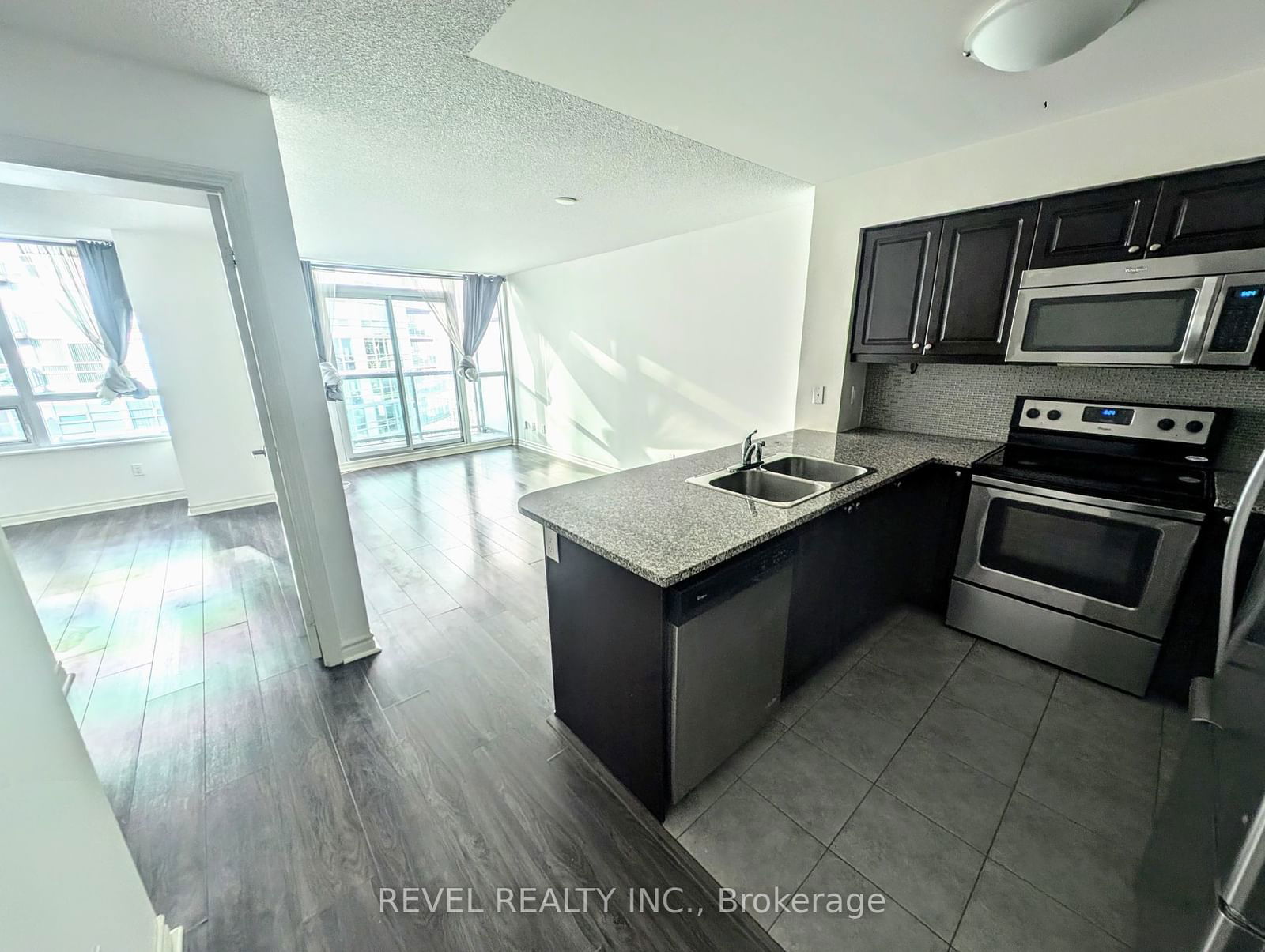 25 Lower Simcoe St, unit PH 02 for rent