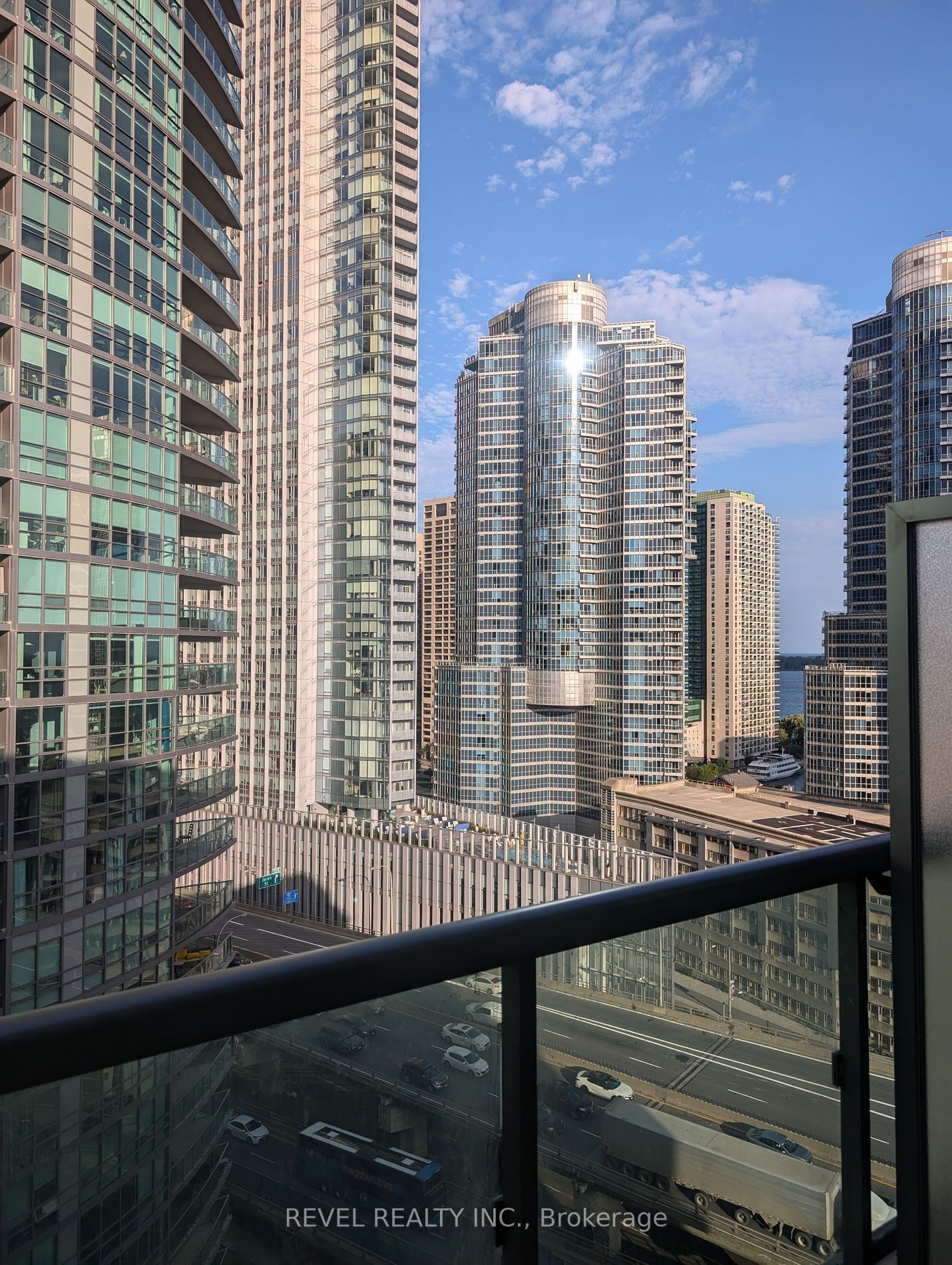 25 Lower Simcoe St, unit PH 02 for rent