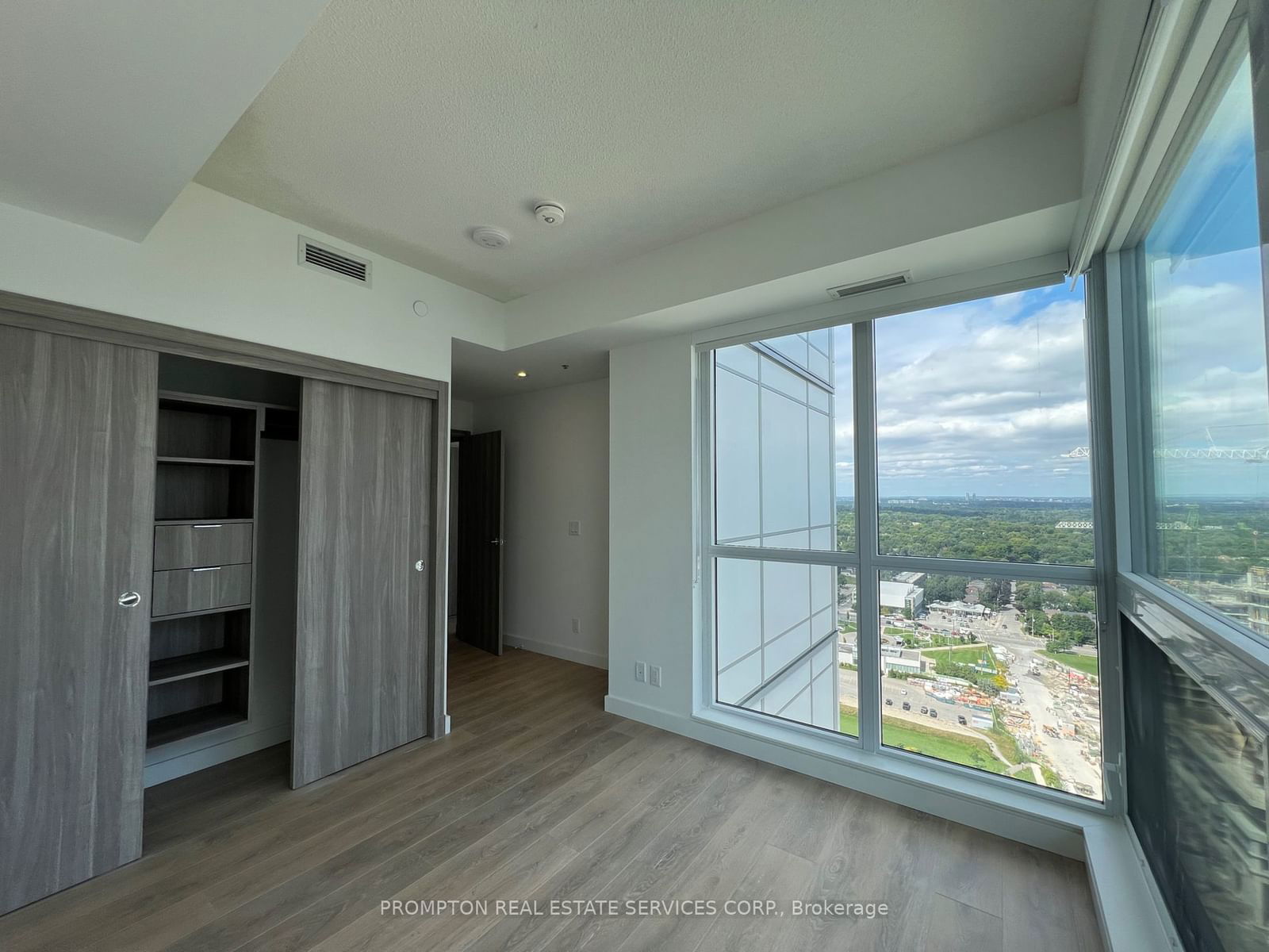 27 Mcmahon Dr, unit 3008 for rent - image #8