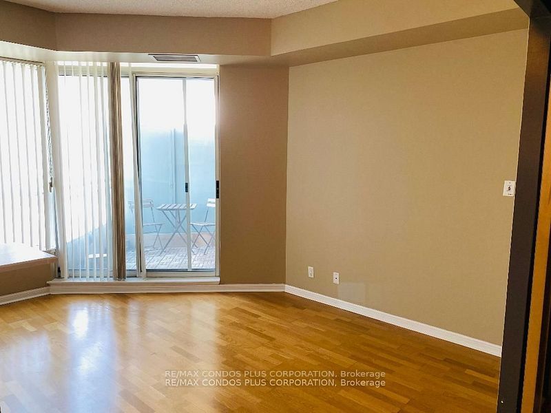 230 Queens Quay W, unit 1027 for sale - image #6