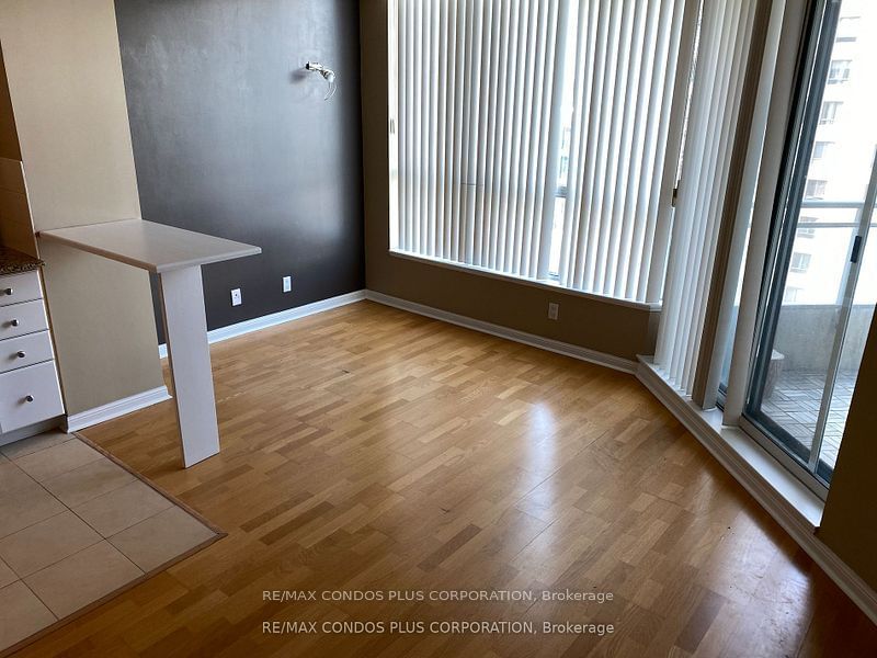 230 Queens Quay W, unit 1027 for sale - image #7