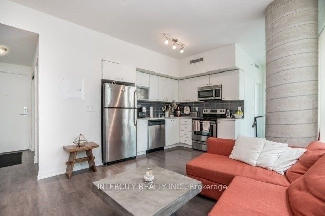 150 East Liberty St, unit 304 for sale - image #6