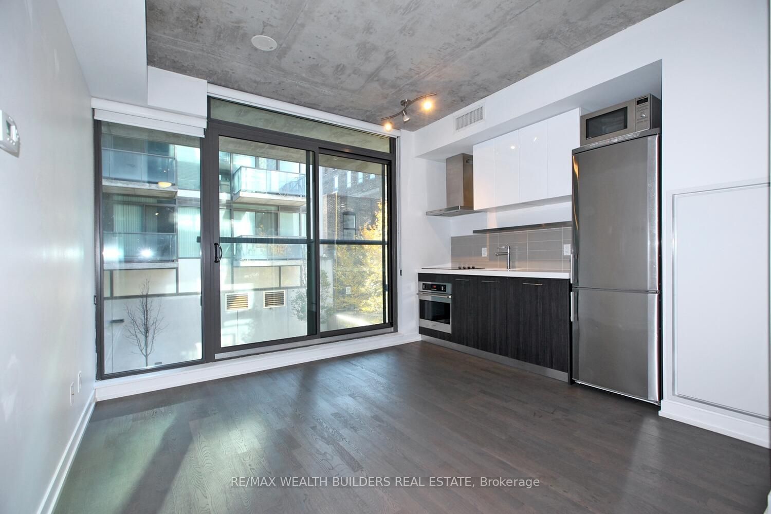 461 Adelaide St W, unit 237 for rent - image #2