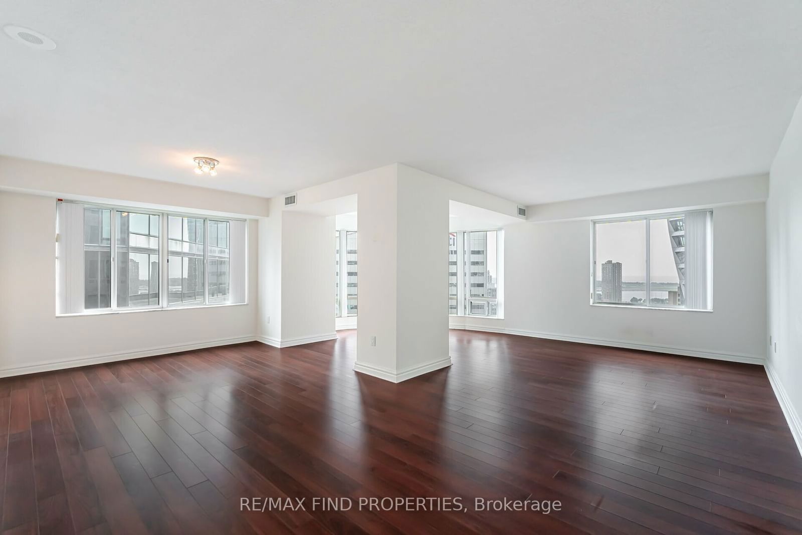 33 University Ave, unit 2303 for sale