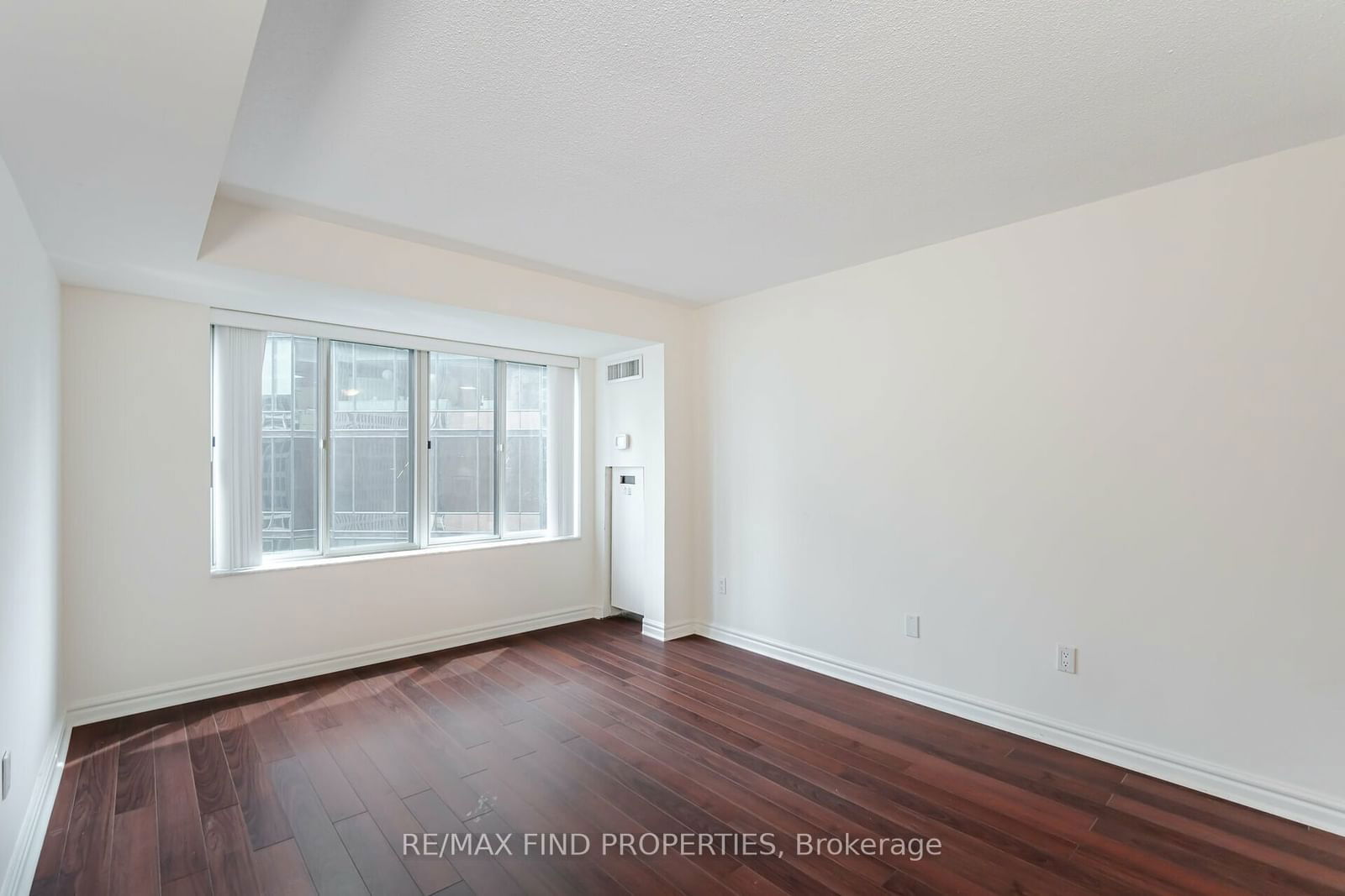 33 University Ave, unit 2303 for sale