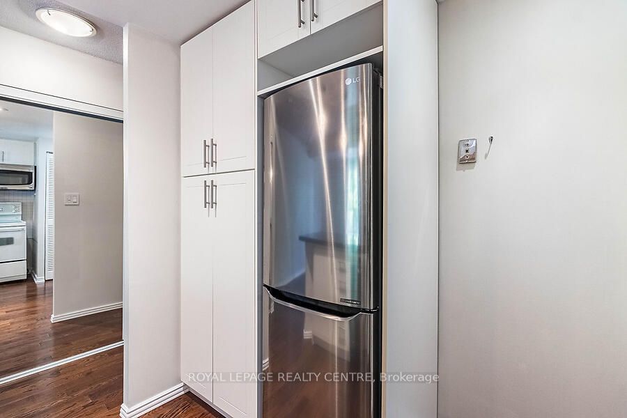 88 Charles St E, unit 204 for sale - image #22