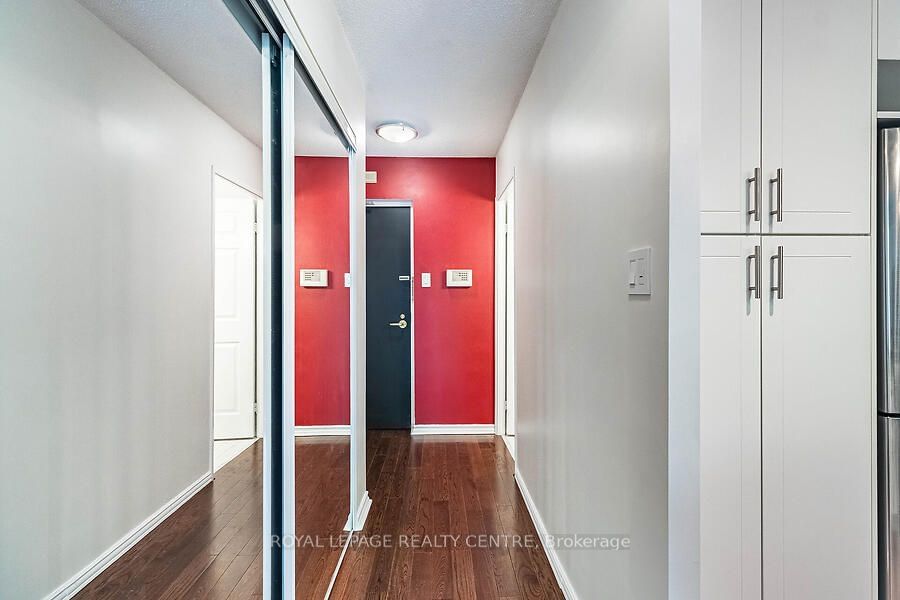 88 Charles St E, unit 204 for sale - image #27