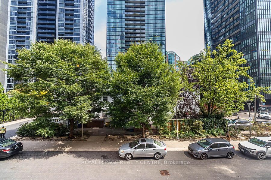 88 Charles St E, unit 204 for sale - image #35