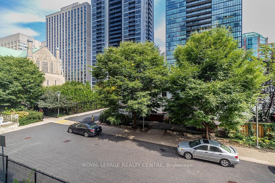 88 Charles St E, unit 204 for sale - image #36