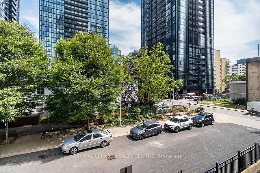 88 Charles St E, unit 204 for sale - image #37