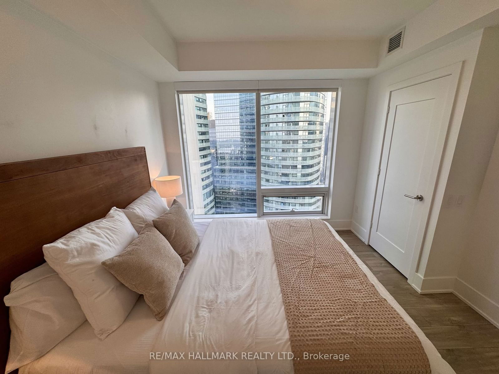 10 York St, unit 4103 for rent - image #14