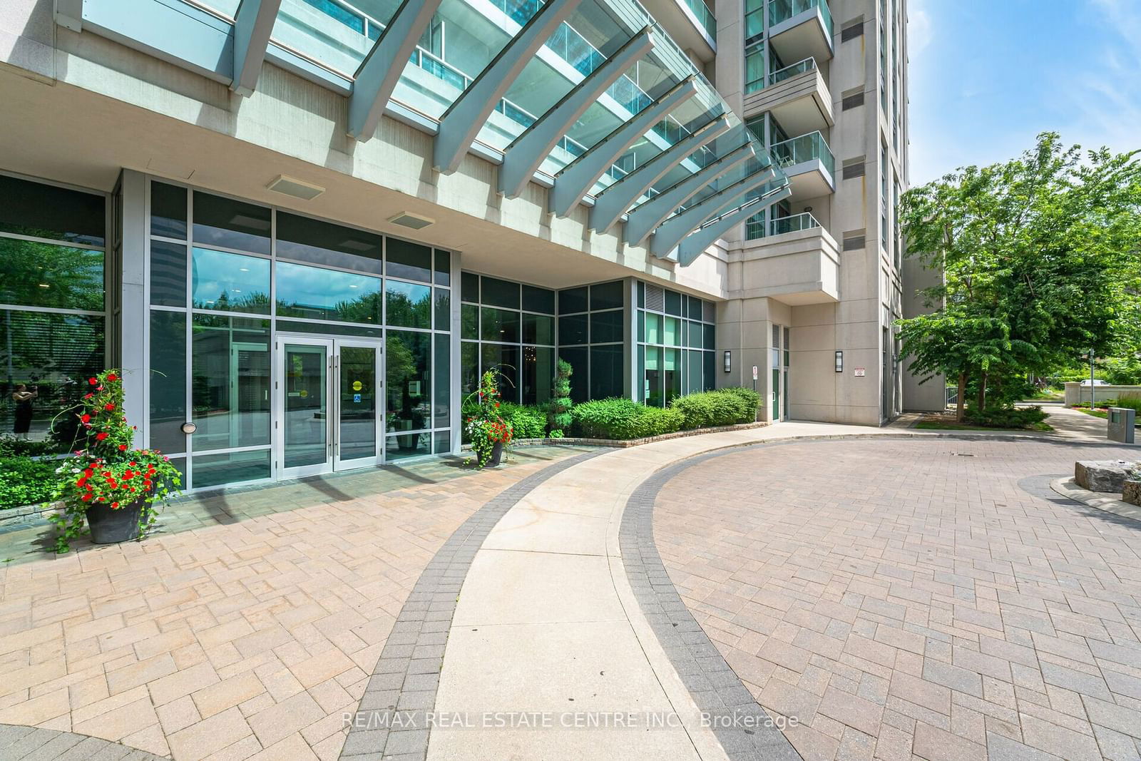 17 Anndale Dr, unit 906 for sale - image #2