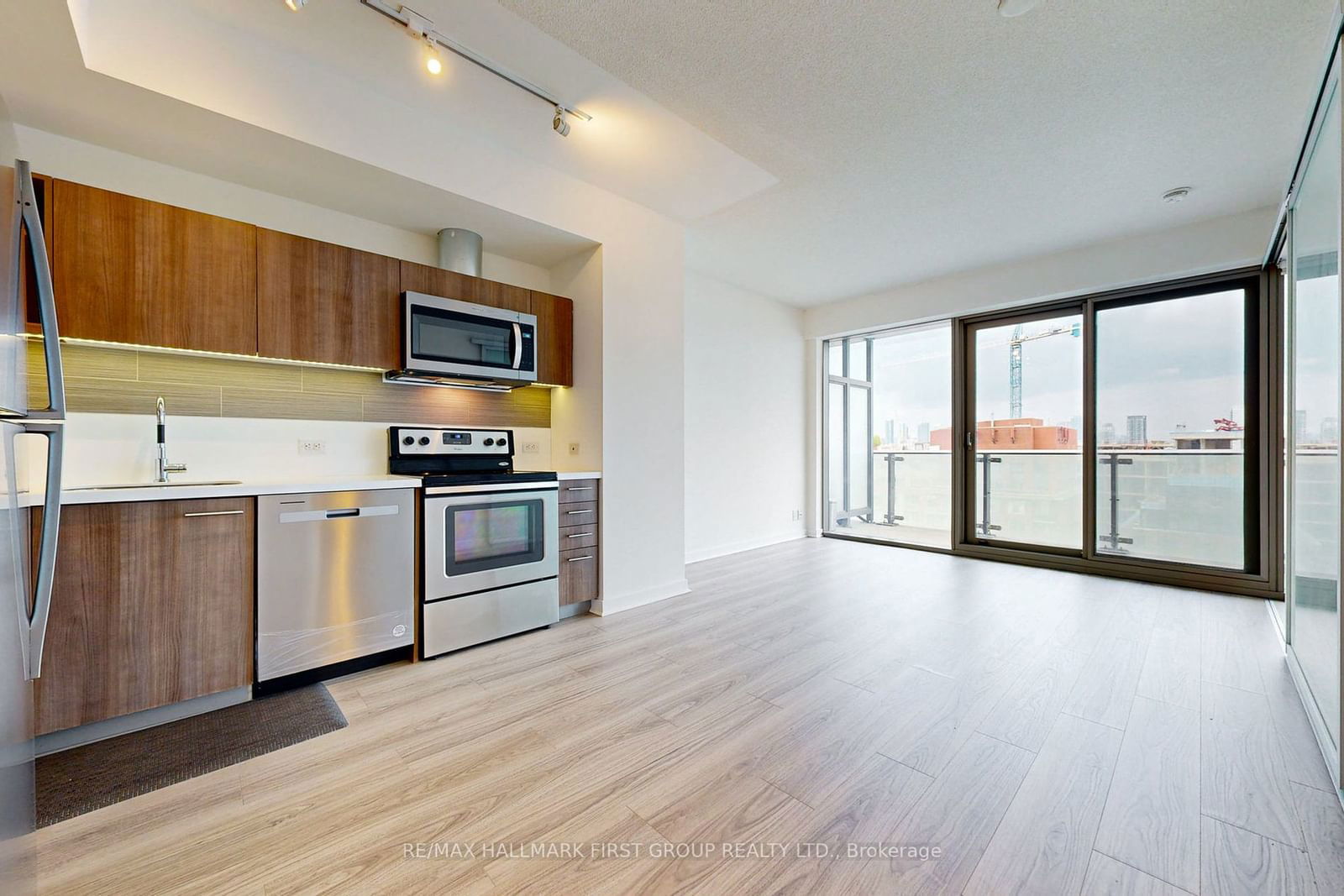 390 Cherry St, unit 1304 for rent - image #3