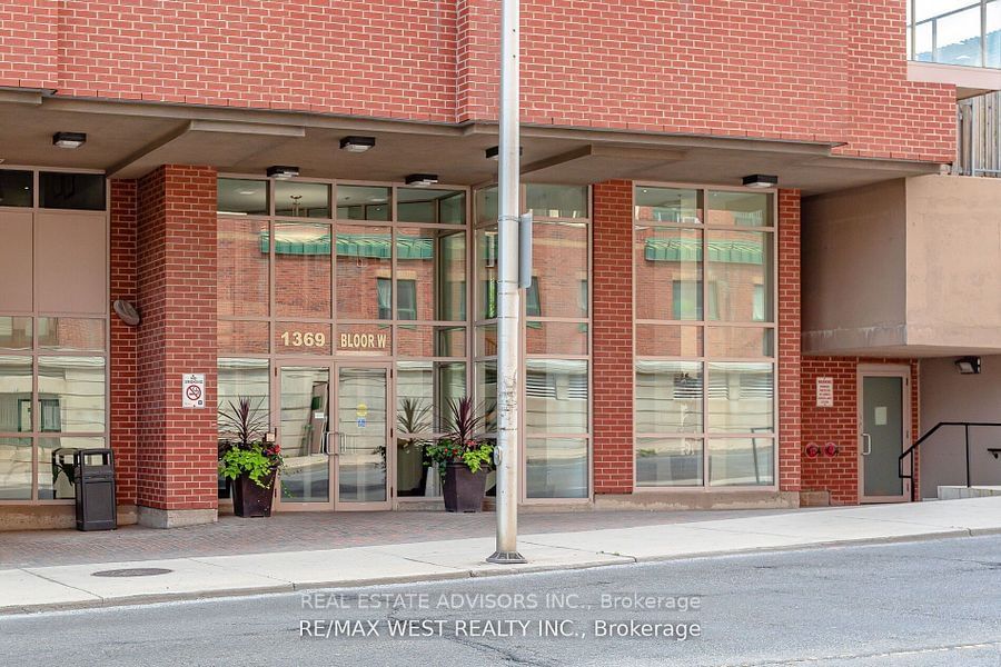 1369 Bloor St W, unit 1113 for sale - image #2