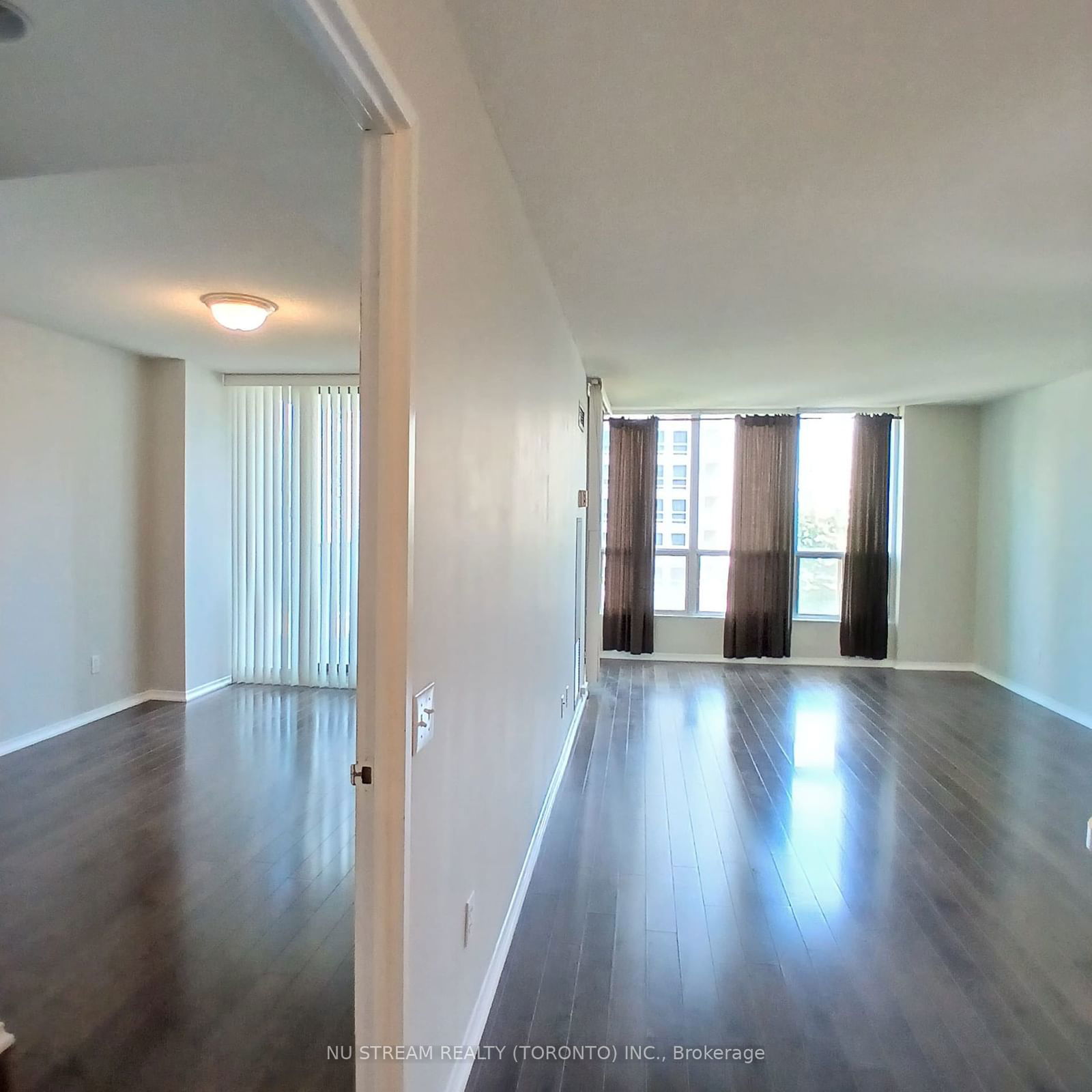 750 Bay St, unit 810 for rent - image #2