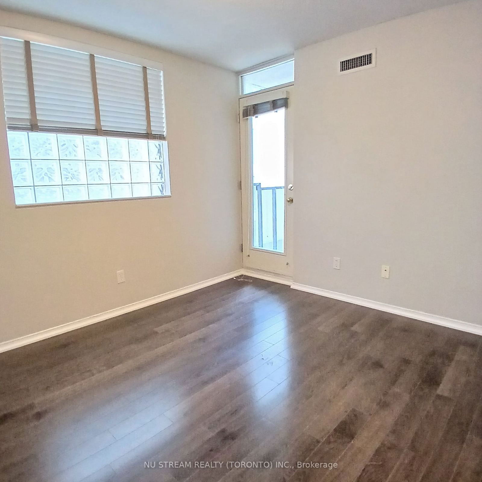 750 Bay St, unit 810 for rent - image #9