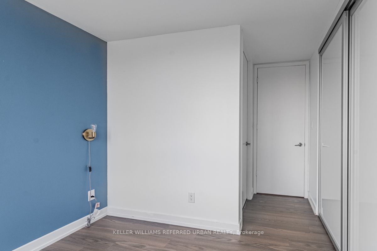 377 Madison Ave, unit 519 for rent - image #10