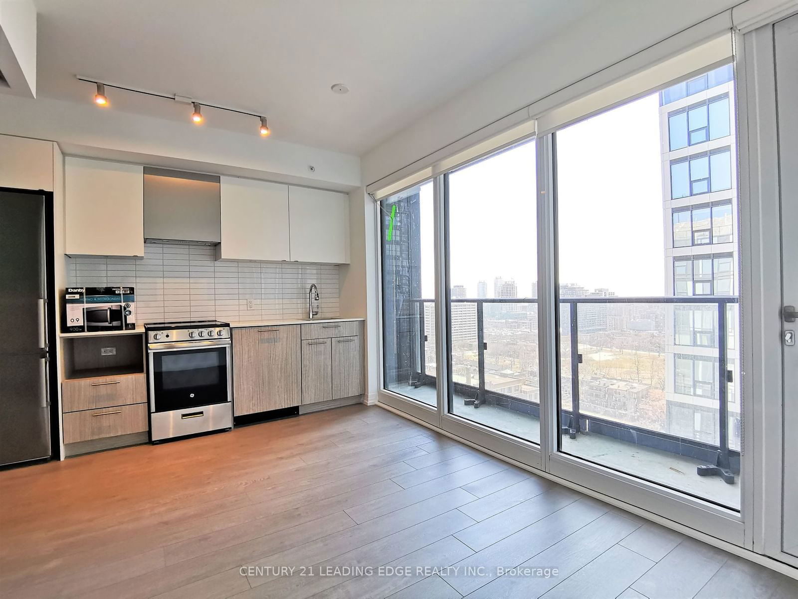 251 Jarvis St, unit 1816 for rent - image #2