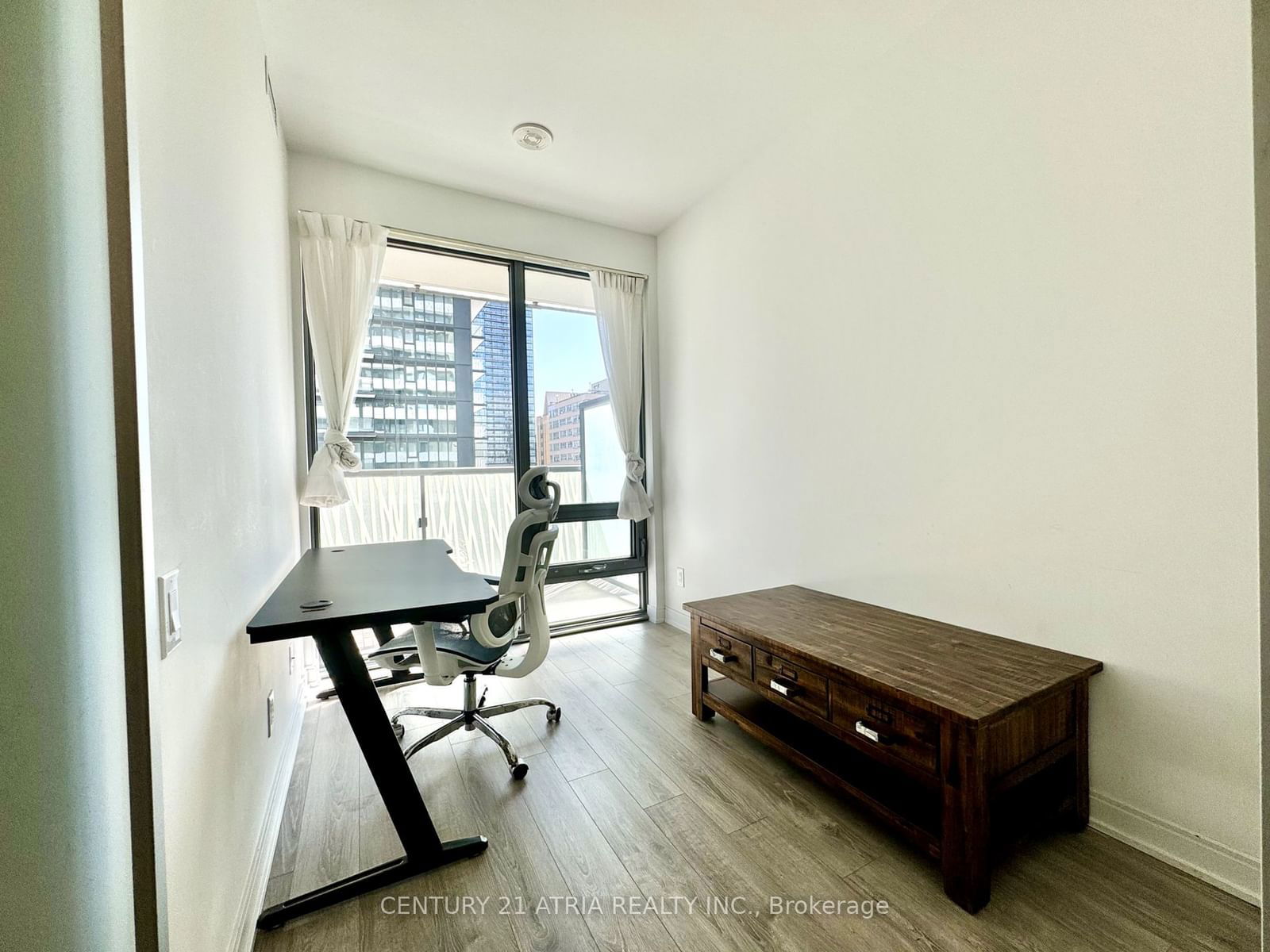 50 Charles St E, unit 901 for rent