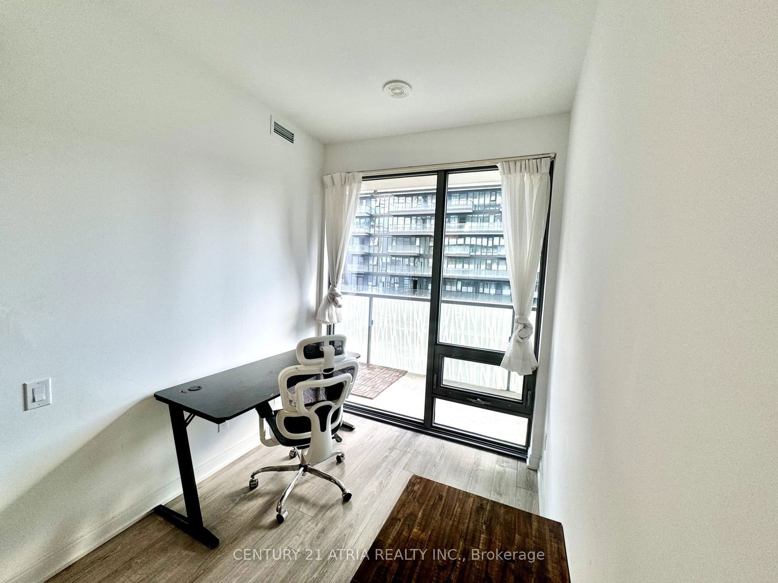 50 Charles St E, unit 901 for rent