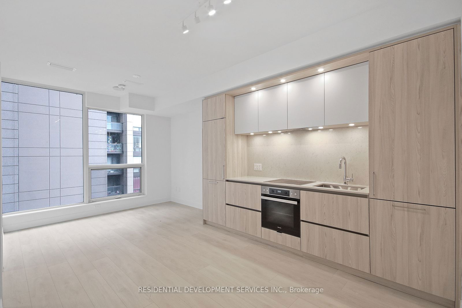 15 Mercer St, unit 1107 for rent - image #3