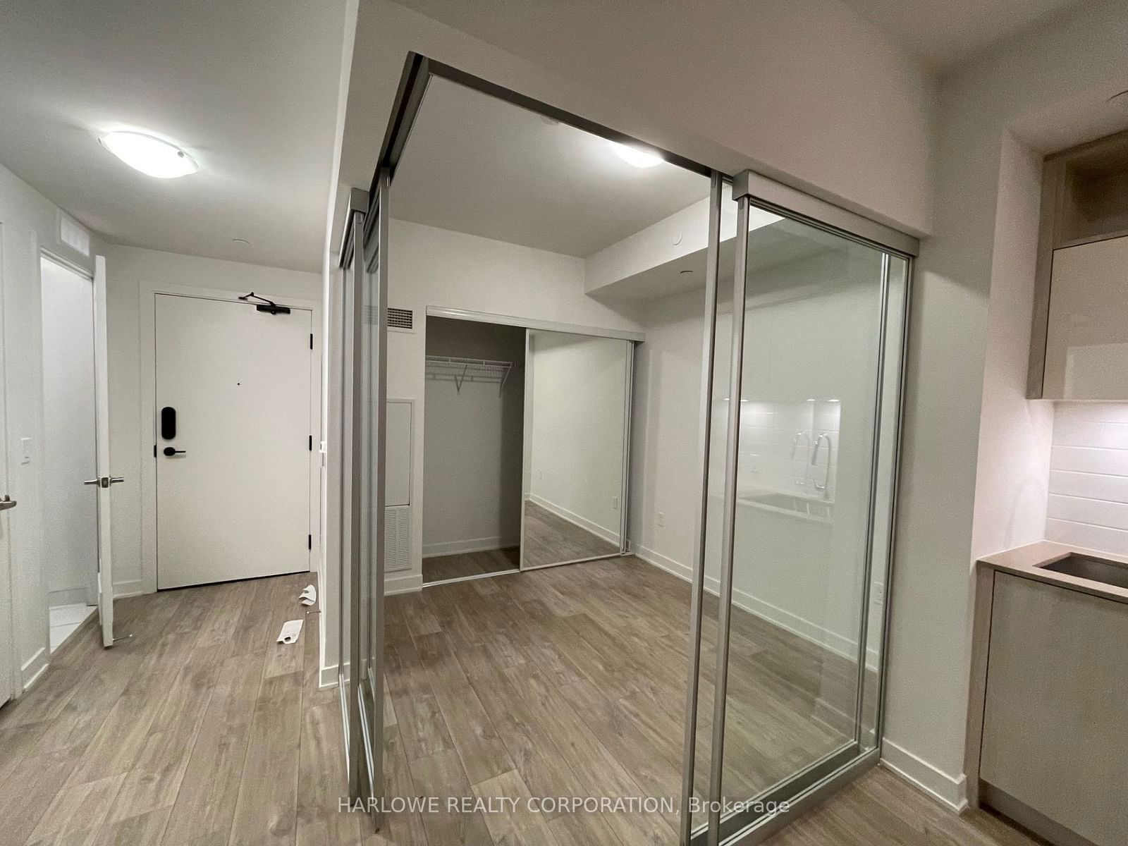 135 Lower Sherbourne St, unit 562 W for rent - image #2