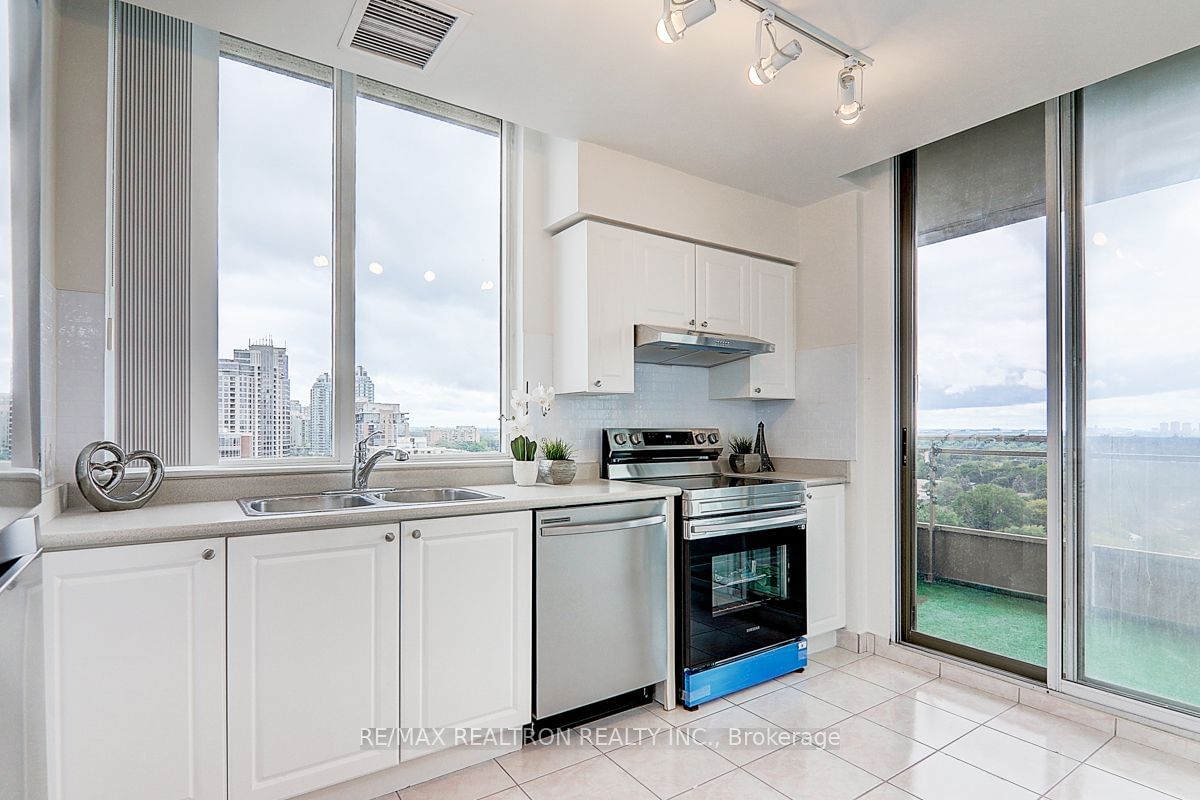 256 Doris Ave, unit PH205 for sale - image #11