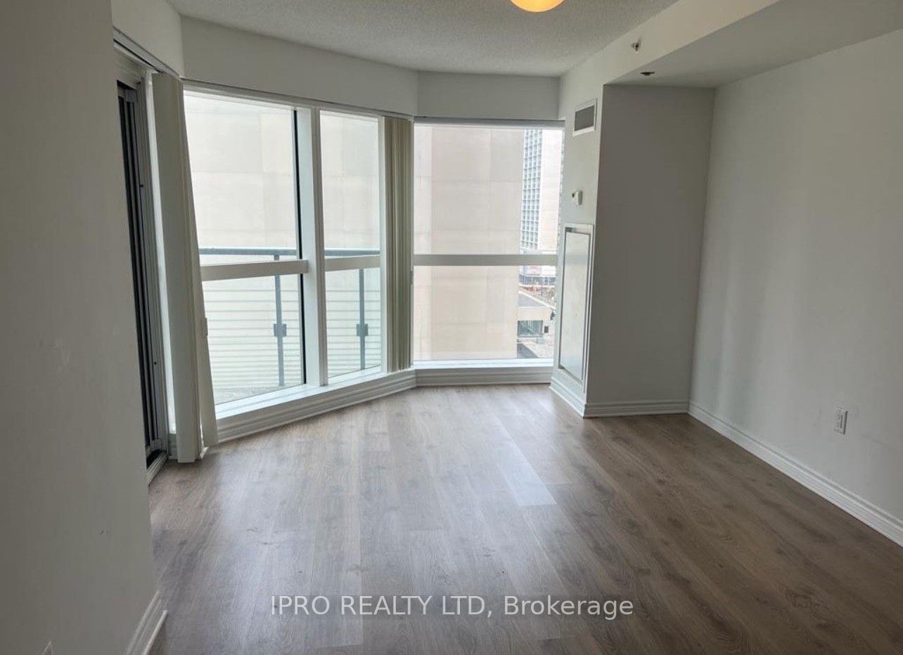 386 Yonge St, unit 724 for rent