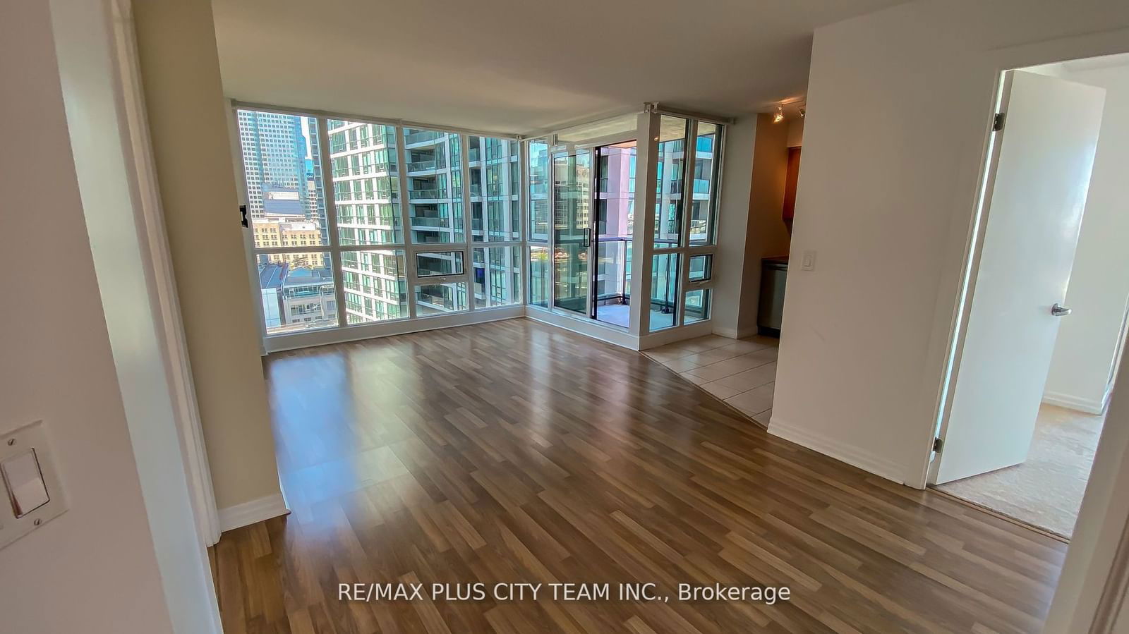 12 Yonge St, unit 1302 for rent - image #3