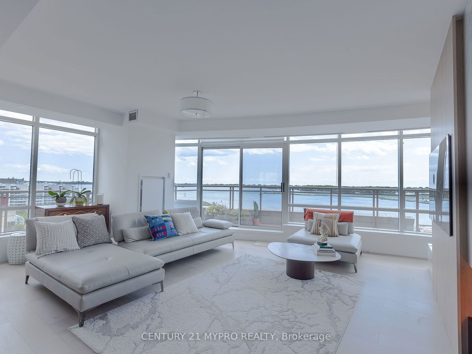 500 Queens Quay, unit Ph1001E for sale