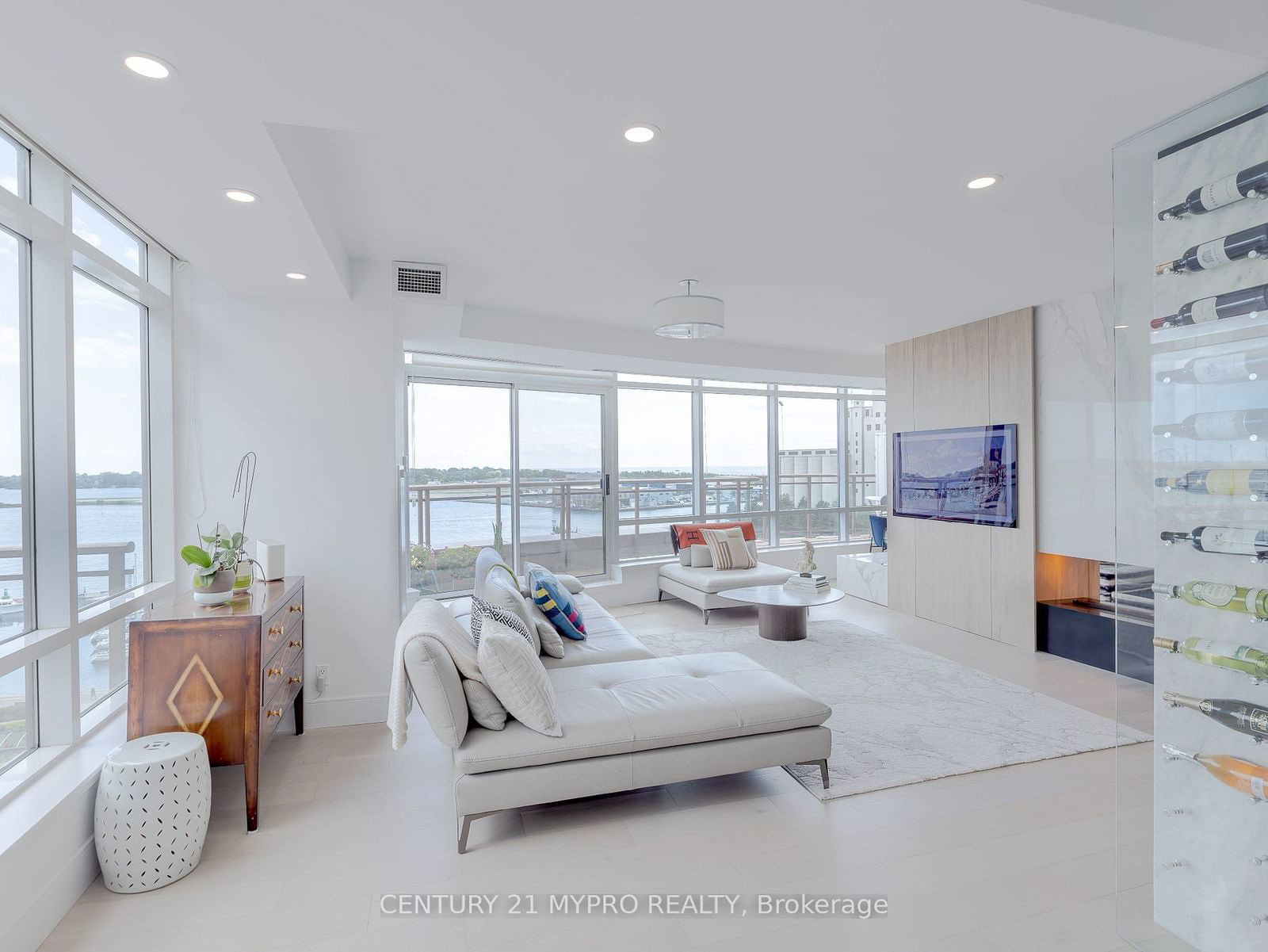 500 Queens Quay, unit Ph1001E for sale