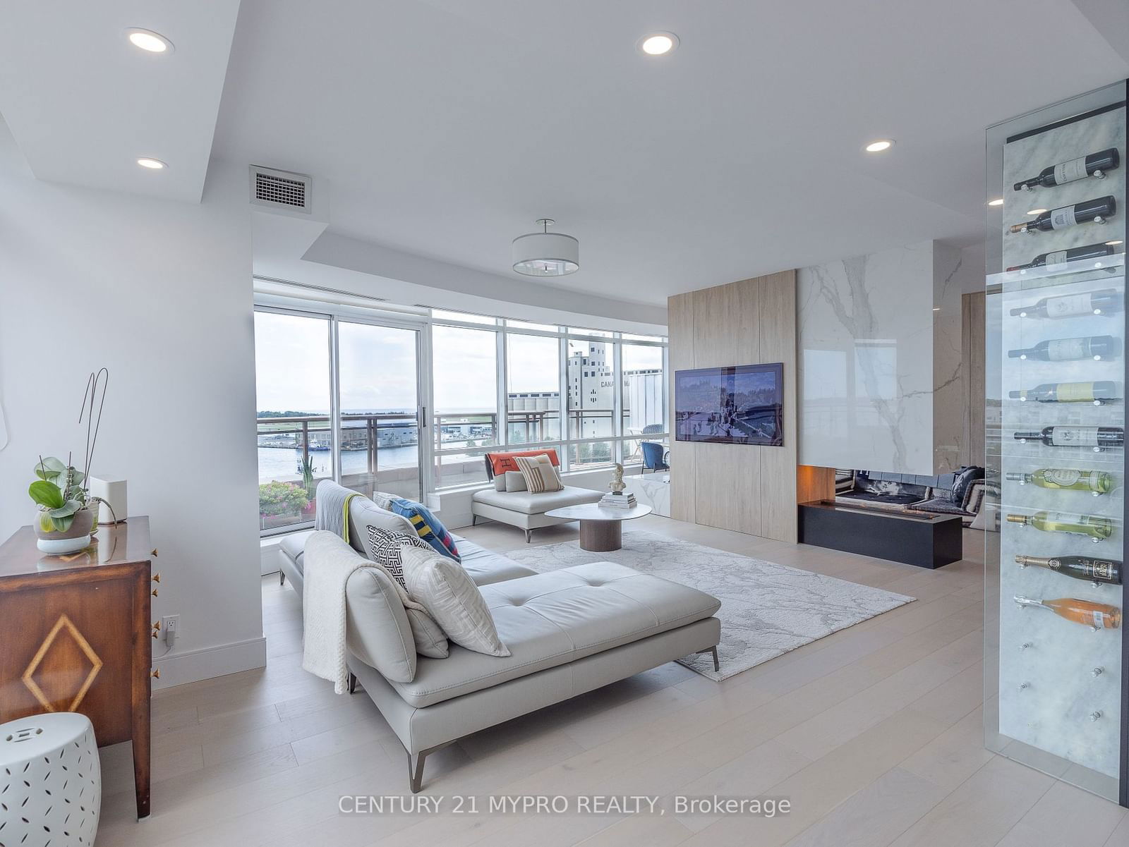 500 Queens Quay, unit Ph1001E for sale