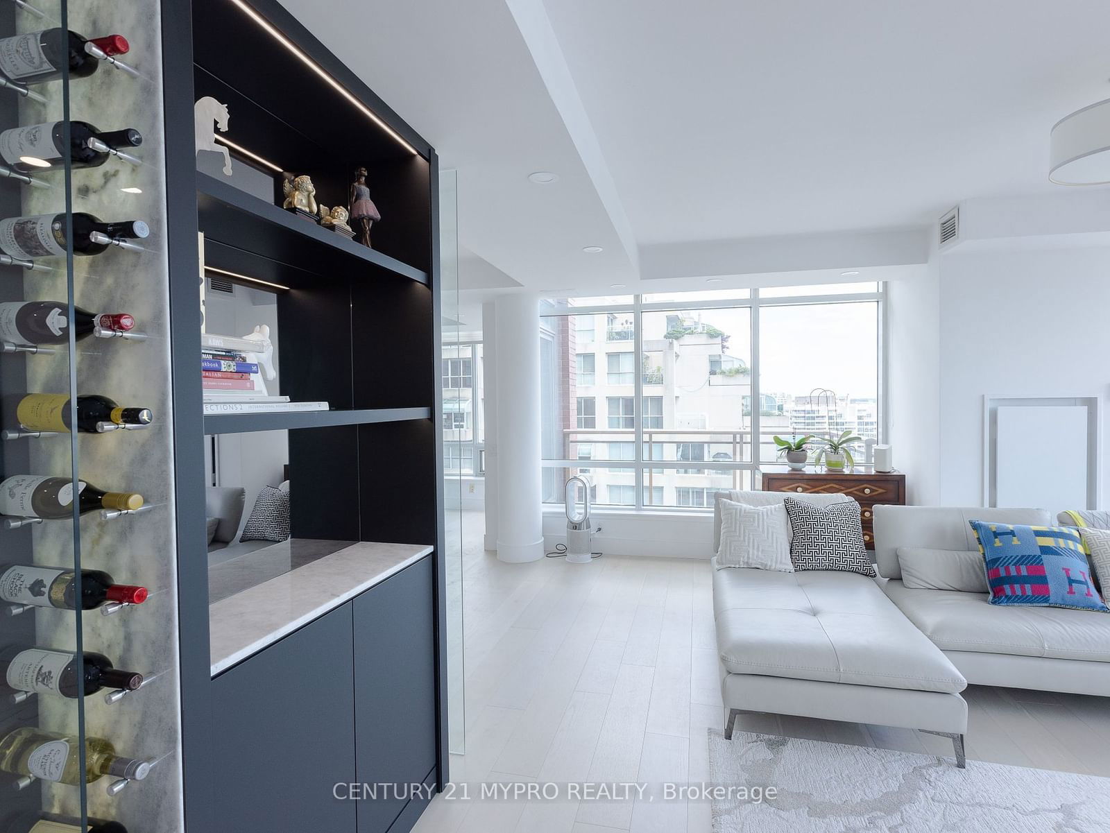 500 Queens Quay, unit Ph1001E for sale