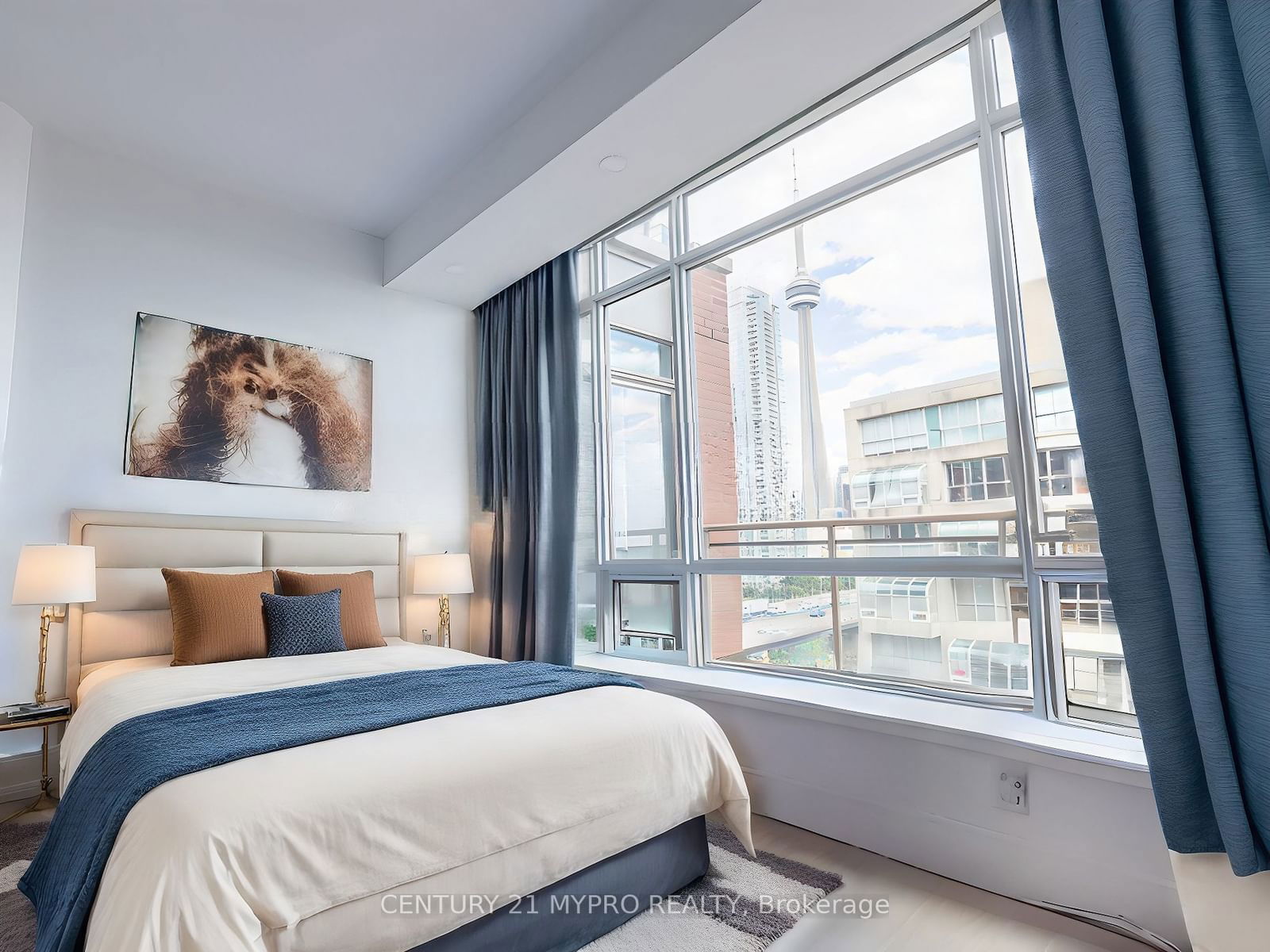 500 Queens Quay, unit Ph1001E for sale