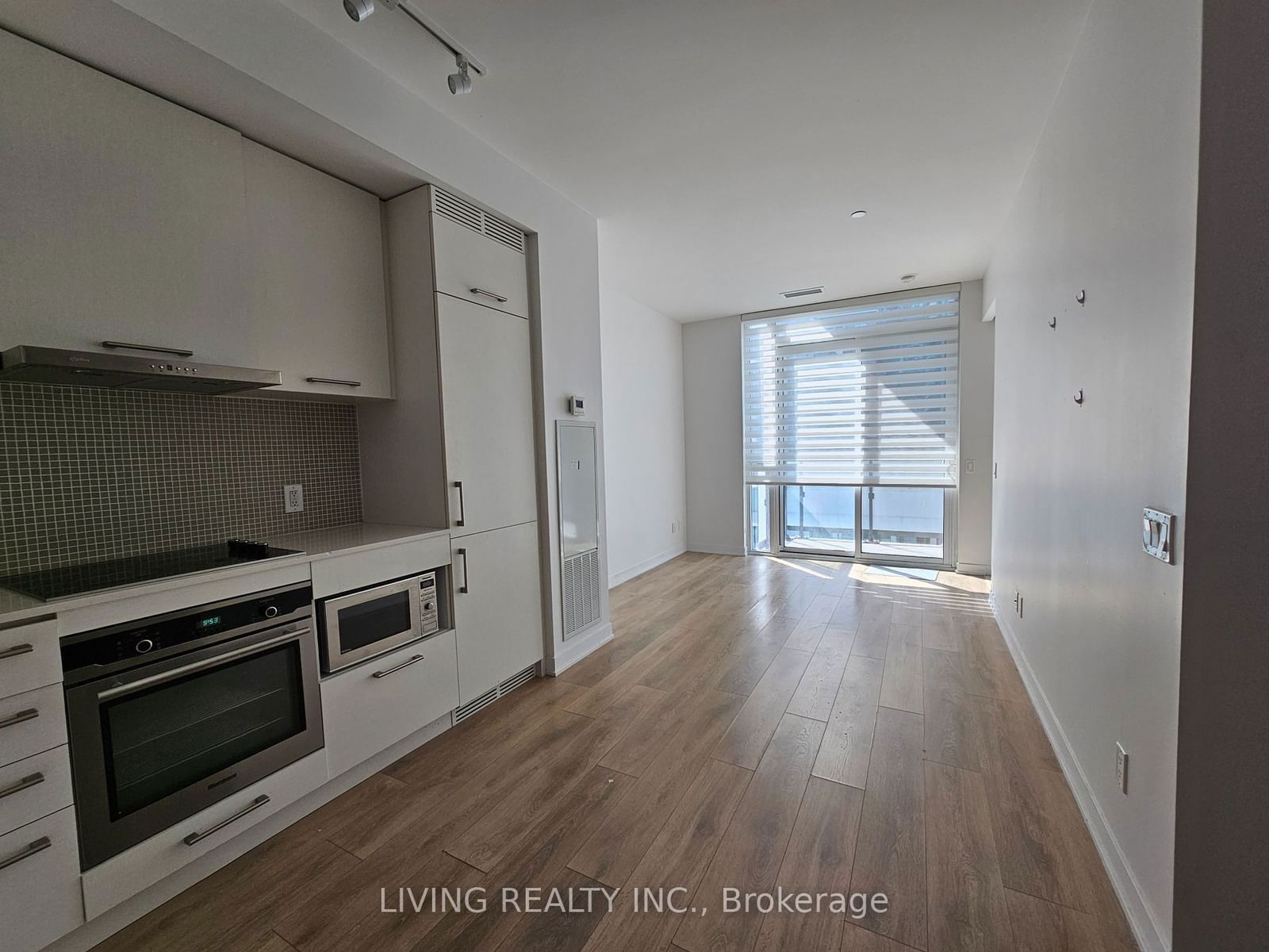 87 Peter St, unit 1915 for rent - image #2