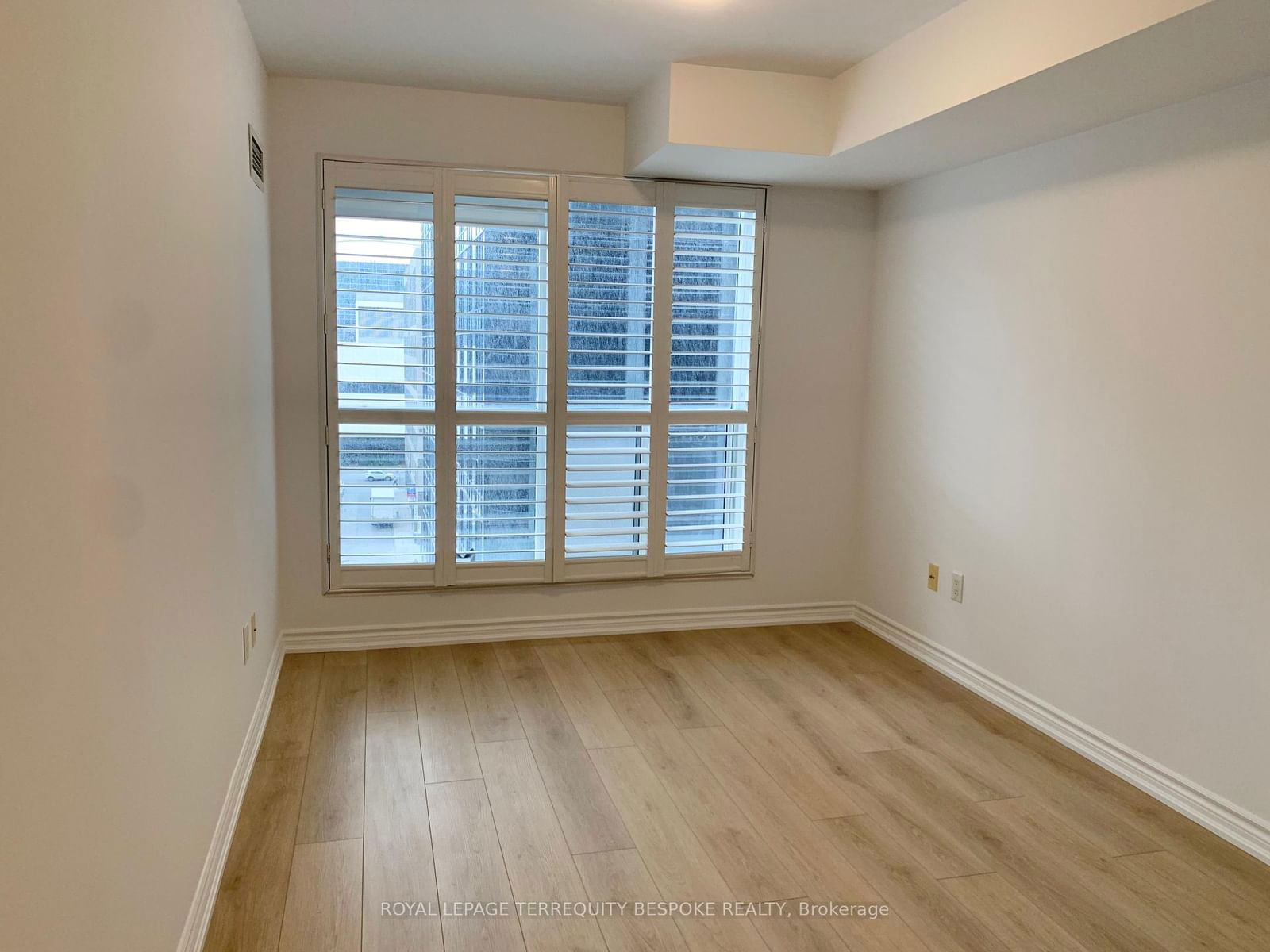 250 Wellington St W, unit 839 for rent - image #16