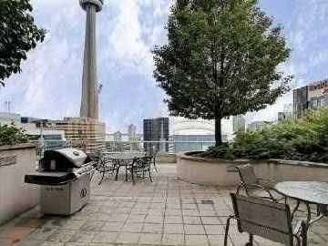 250 Wellington St W, unit 839 for rent - image #6