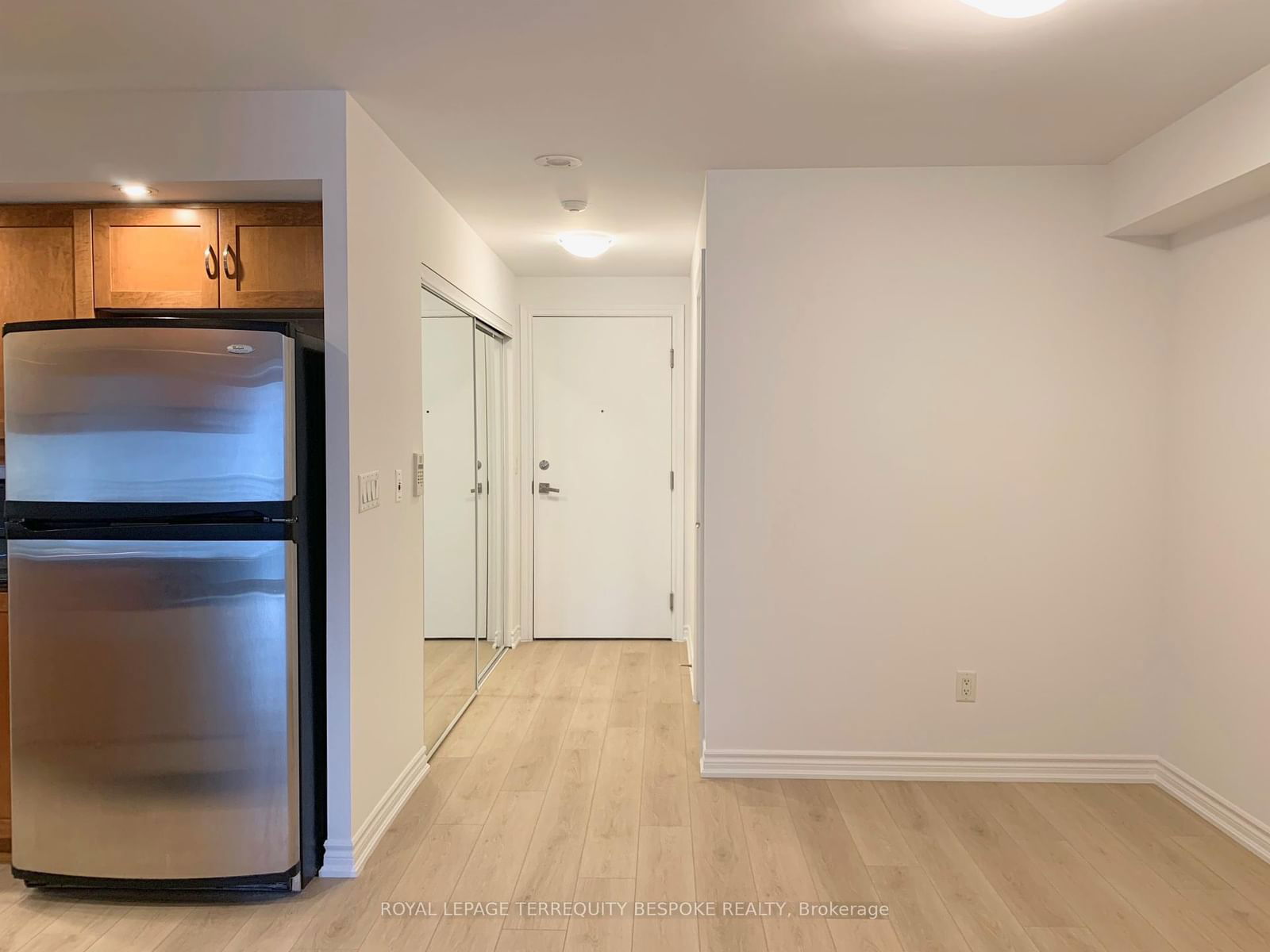 250 Wellington St W, unit 839 for rent - image #7