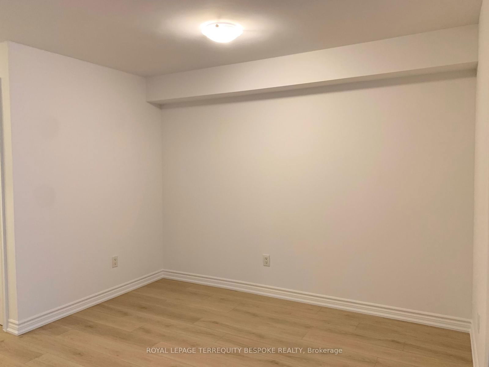 250 Wellington St W, unit 839 for rent - image #8