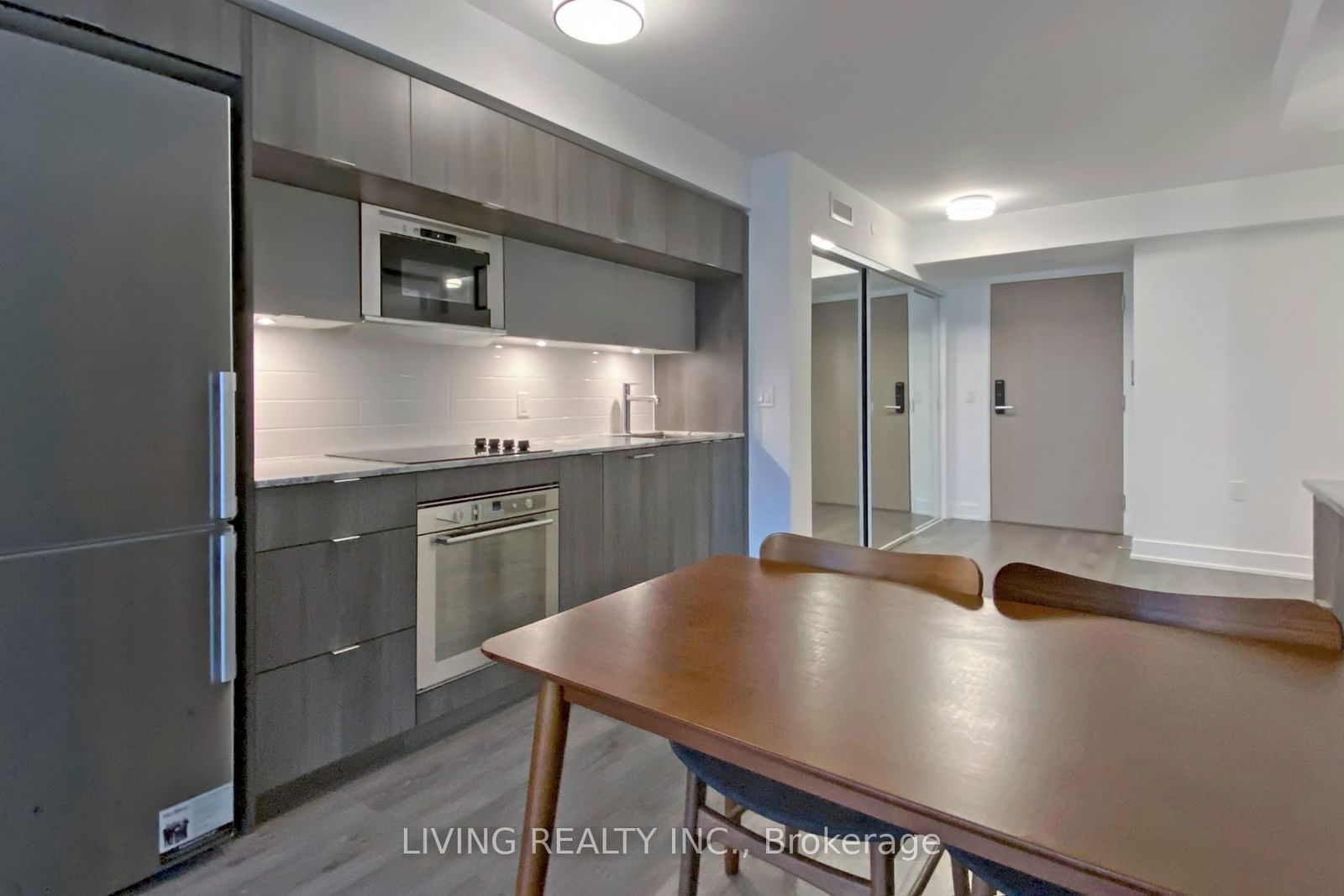 575 Bloor St E, unit 809 for sale