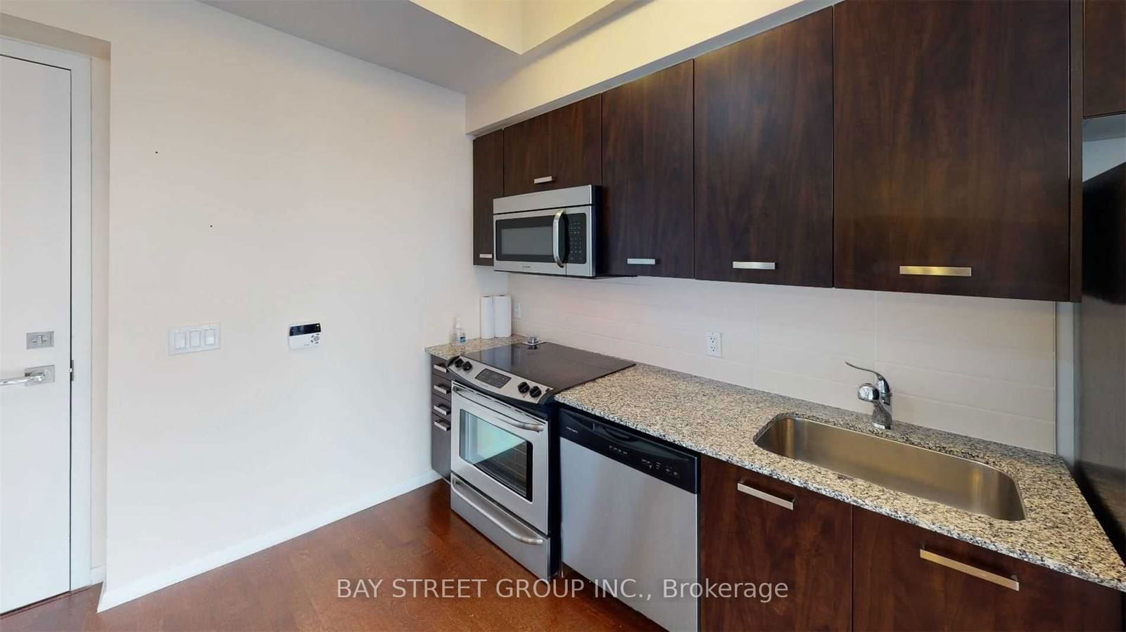 832 Bay St, unit 3409 for rent - image #3