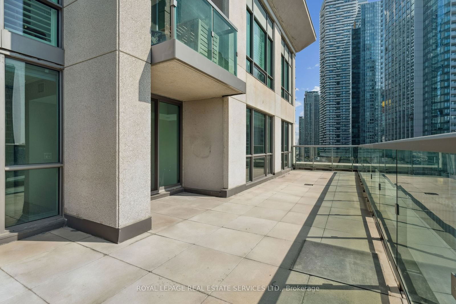 25 Lower Simcoe St, unit 1807 for rent - image #13