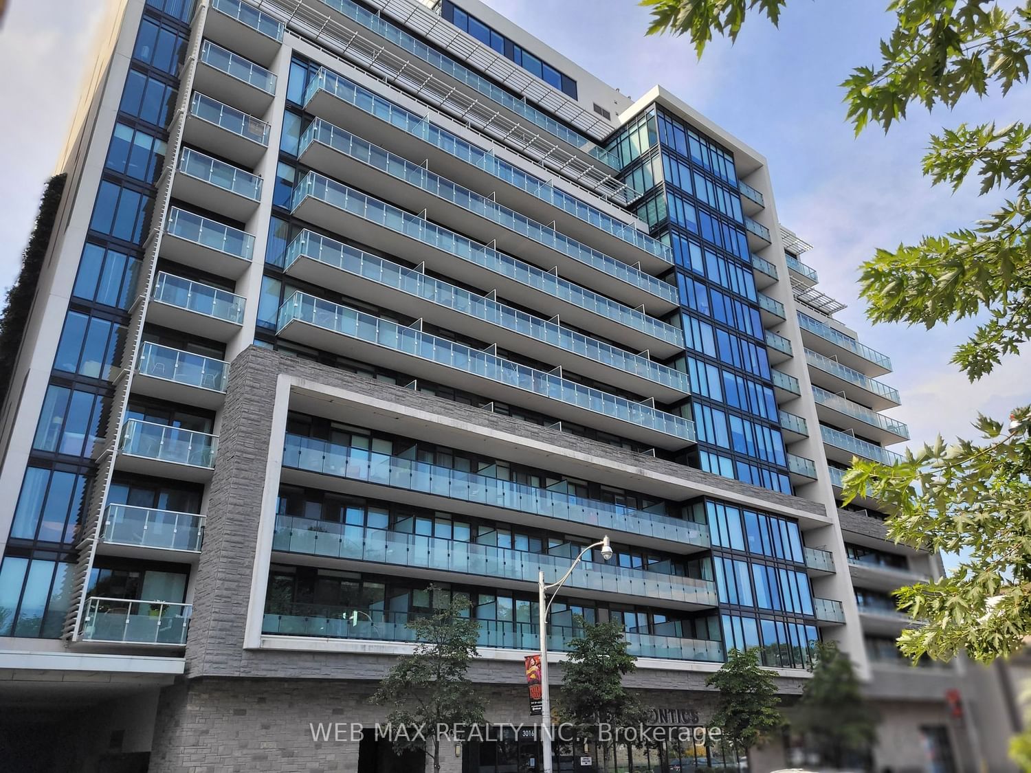 3018 Yonge St, unit 818 for rent - image #2