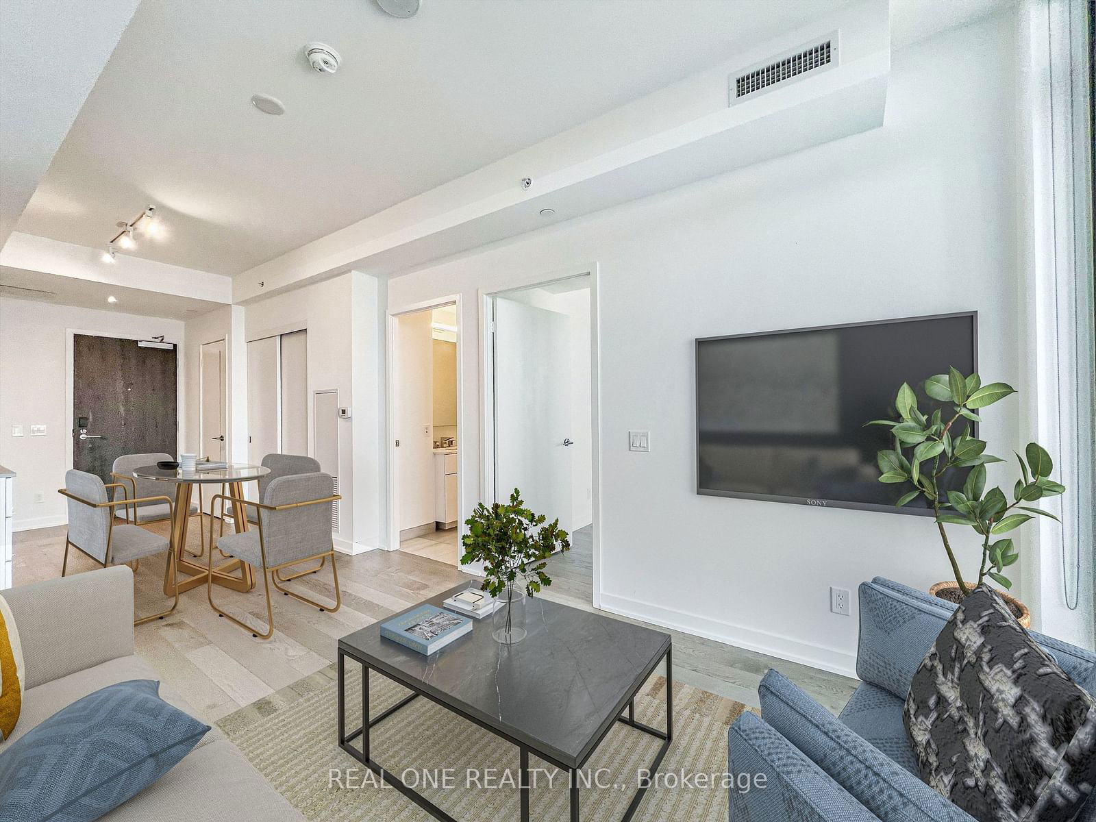 20 Lombard St, unit 3601 for sale - image #4