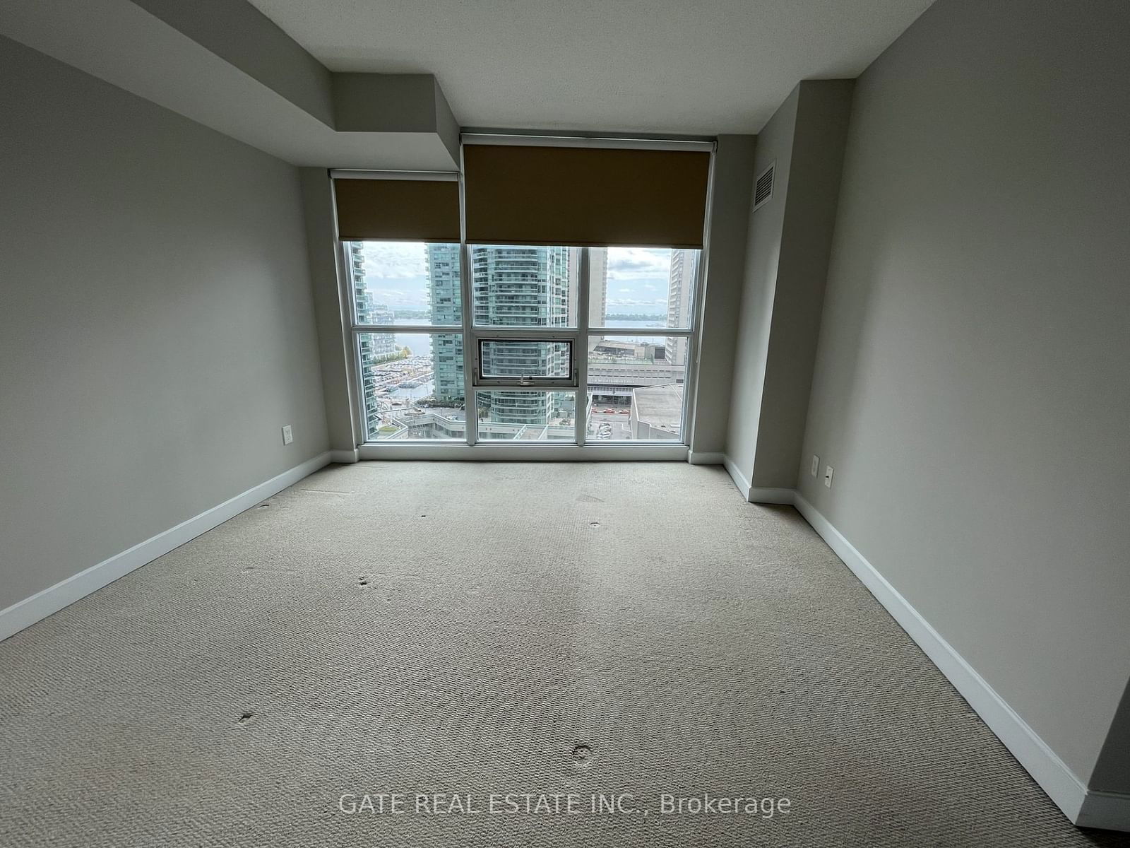 18 Harbour St, unit 1410 for rent