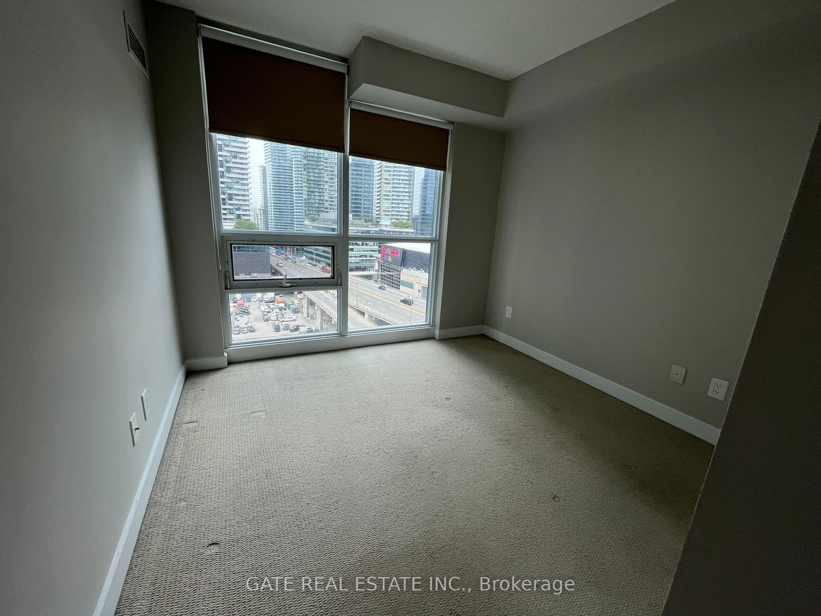 18 Harbour St, unit 1410 for rent