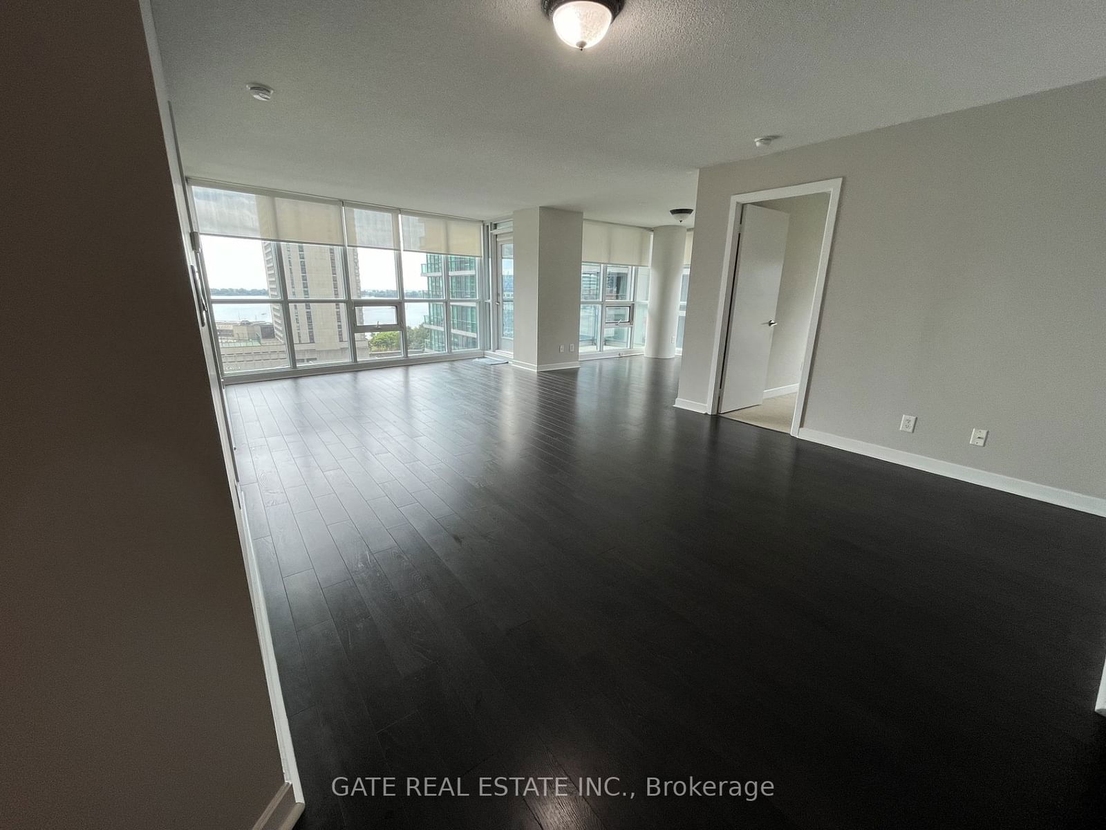 18 Harbour St, unit 1410 for rent - image #3